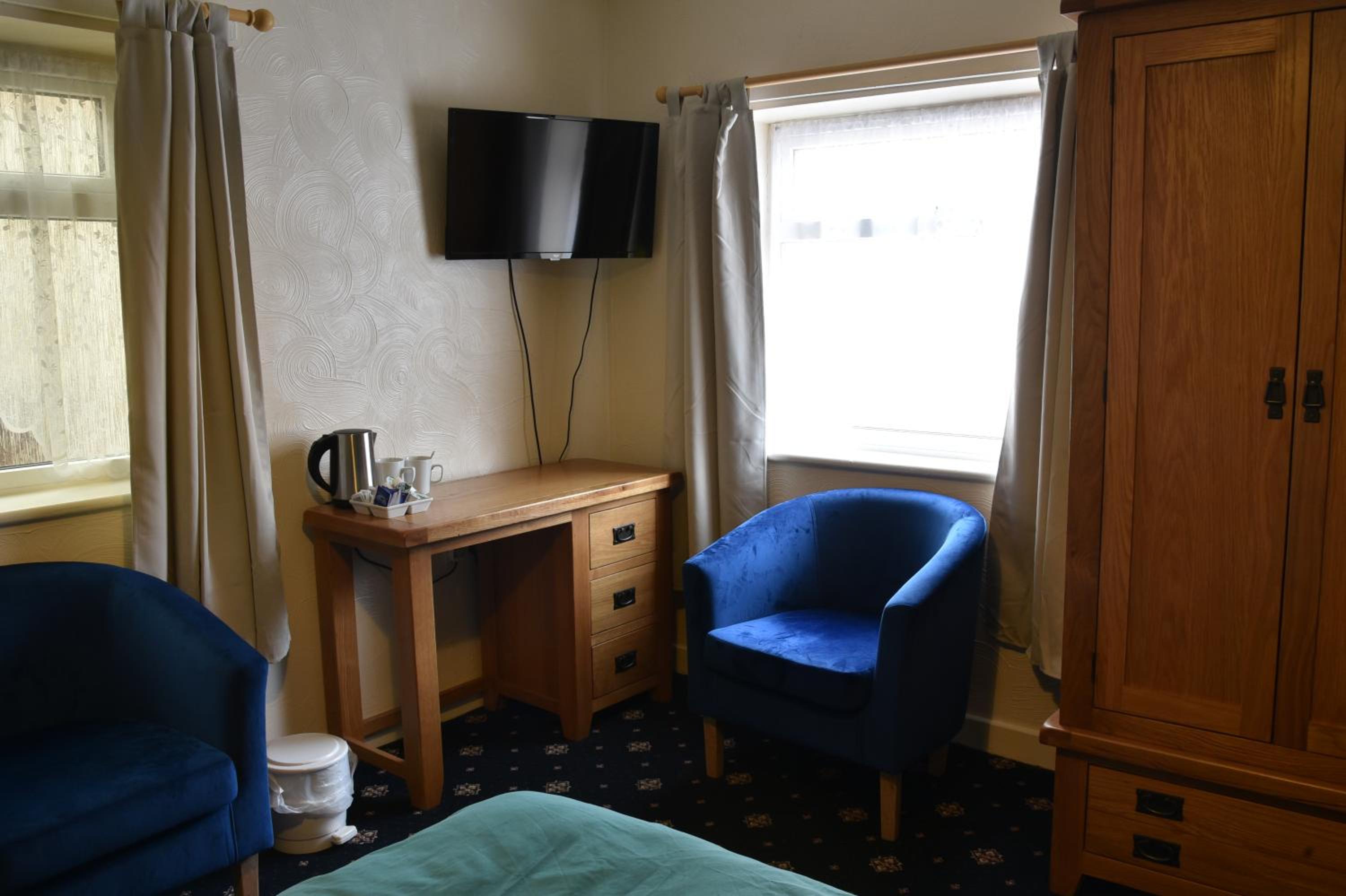 Budget Twin Room - Photo 3
