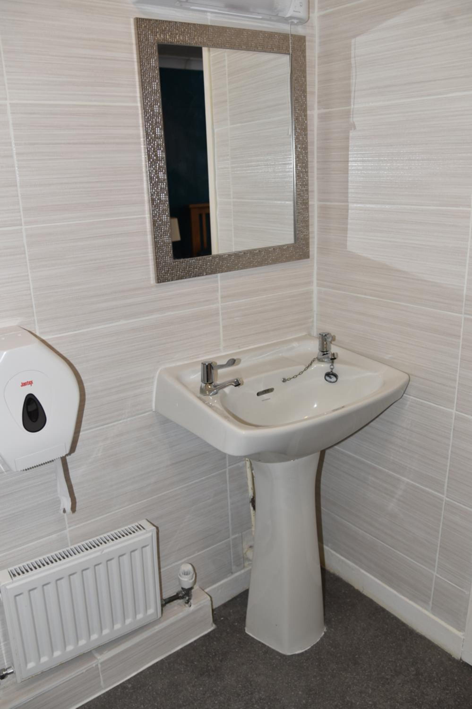 Family Room with Private Bathroom - Photo 4