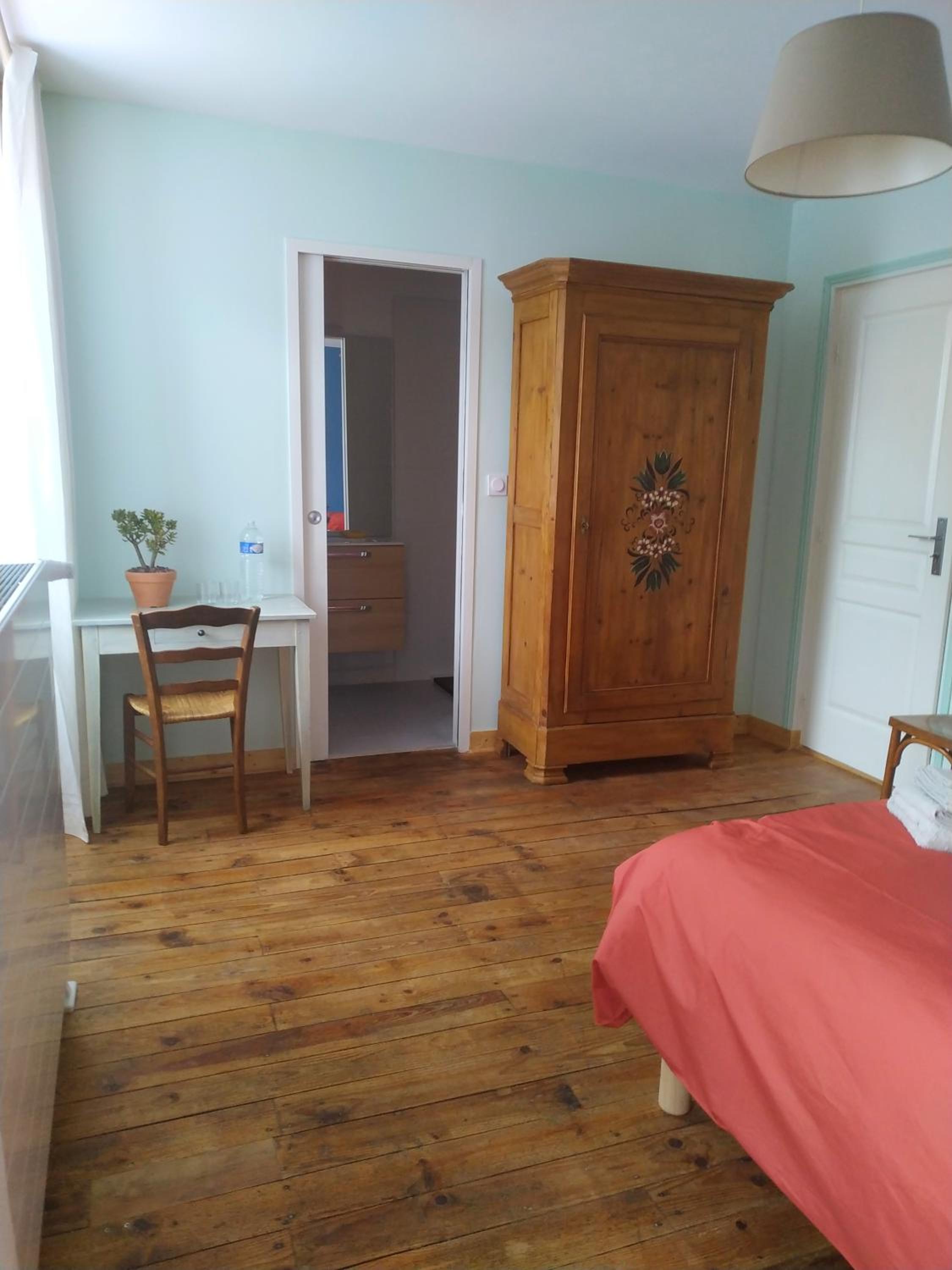 Double Room with Private Bathroom - Photo 4
