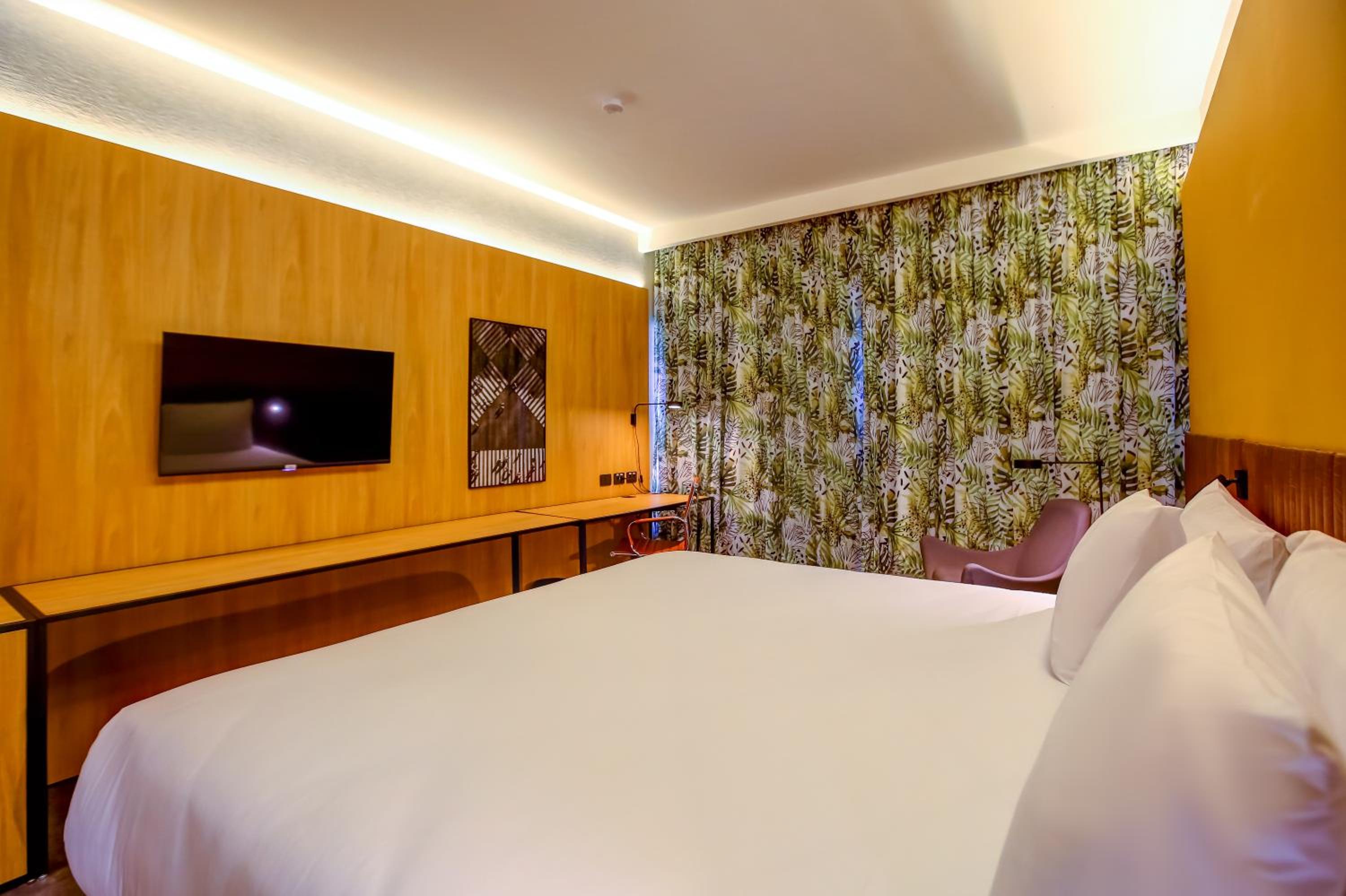 Superior King Room - Photo 7