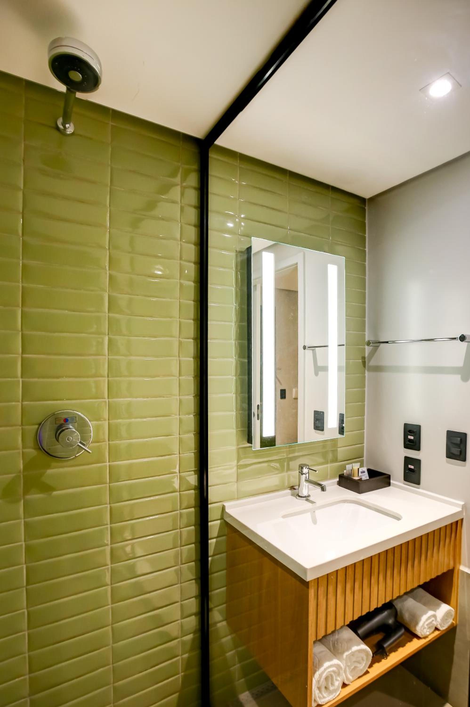 Superior King Room - Photo 11