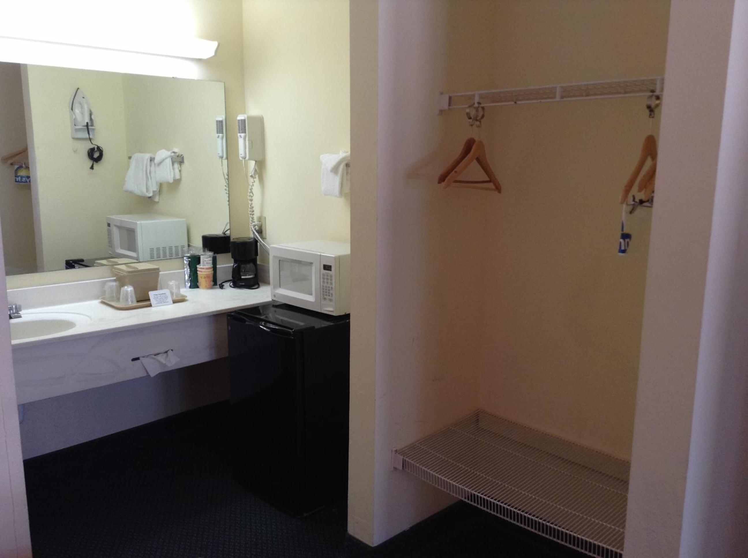 One-Bedroom King Suite - Non-Smoking - Photo 5