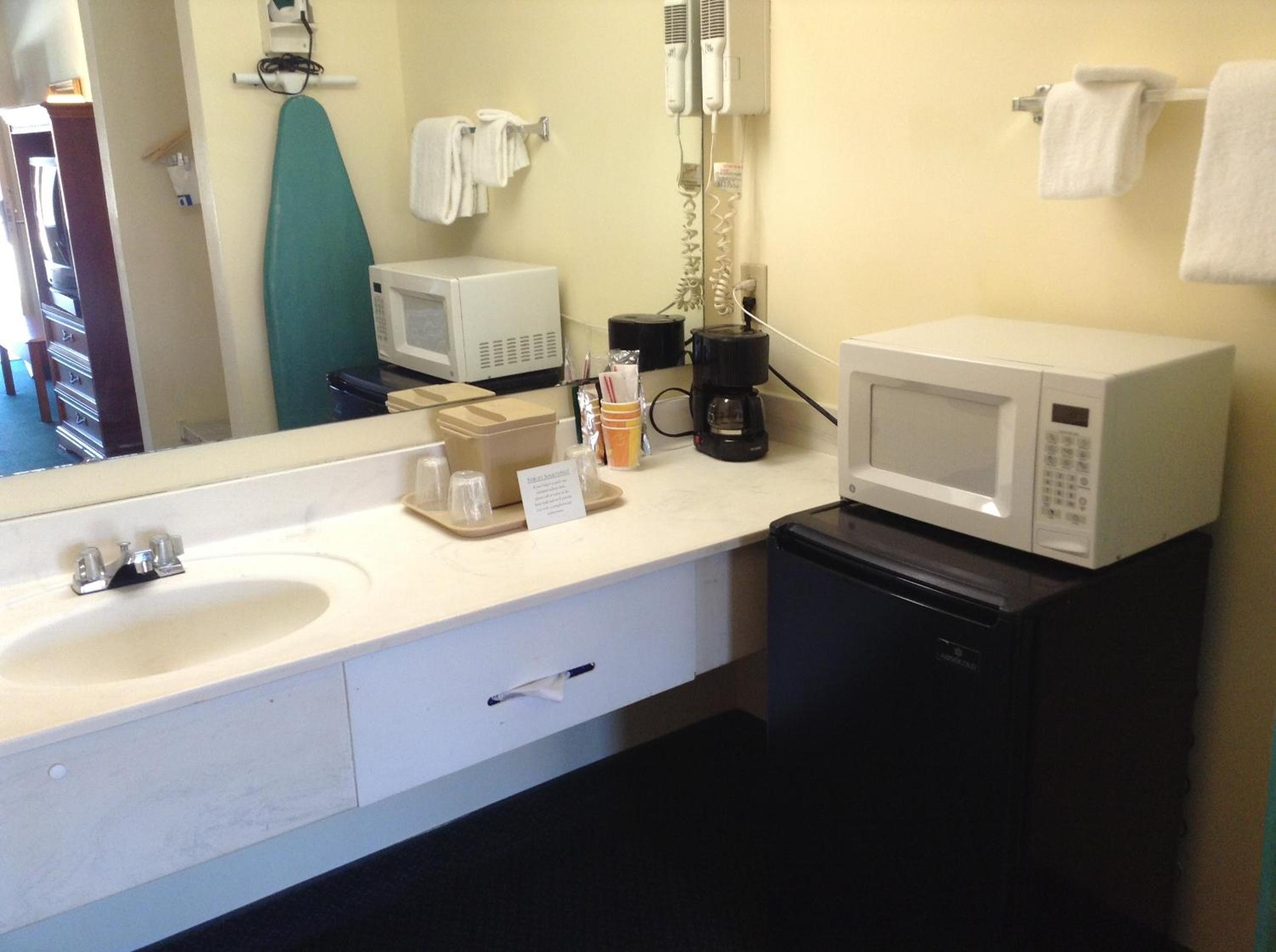 One-Bedroom King Suite - Non-Smoking - Photo 3