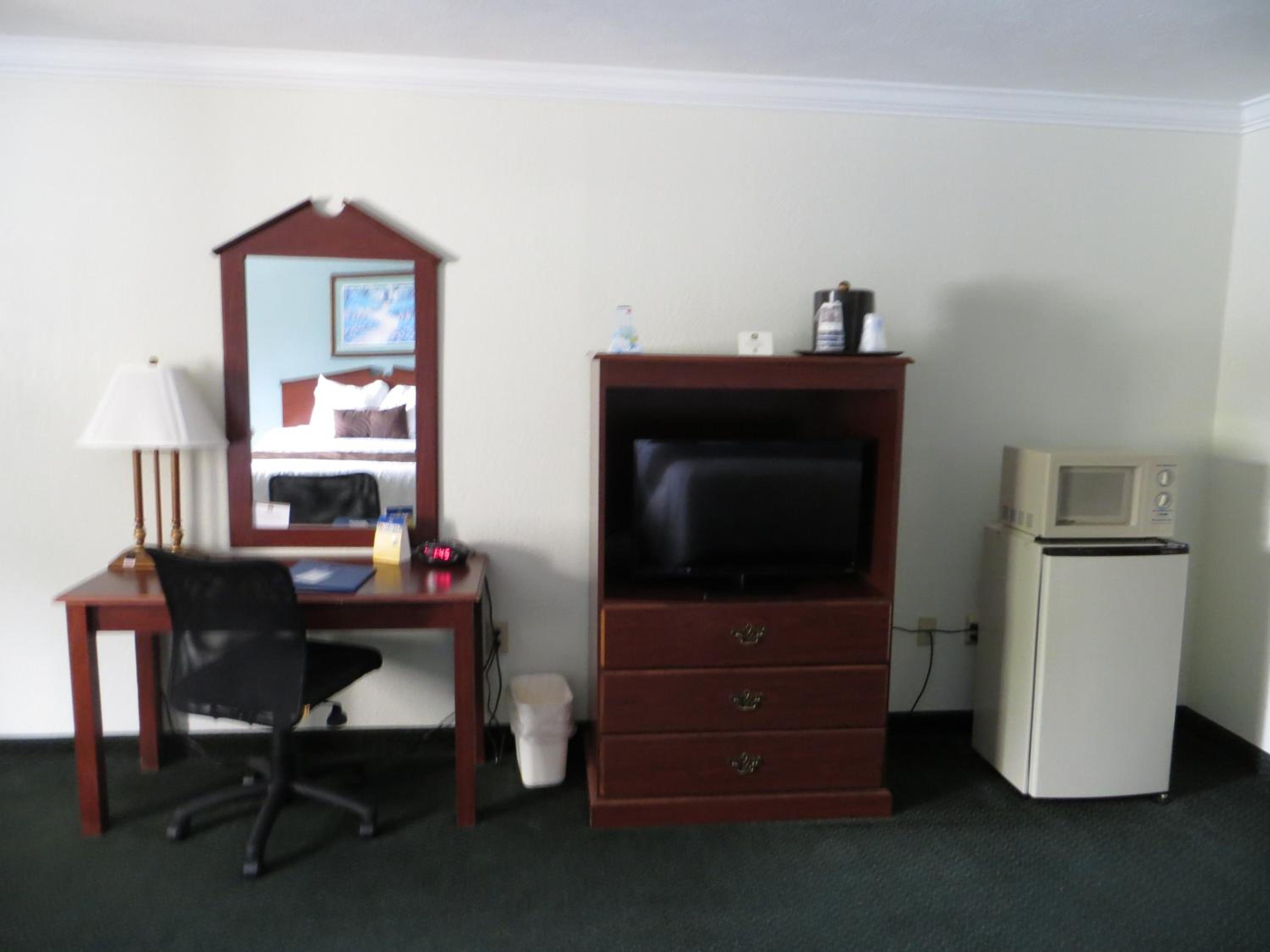 One-Bedroom King Suite - Non-Smoking - Photo 2