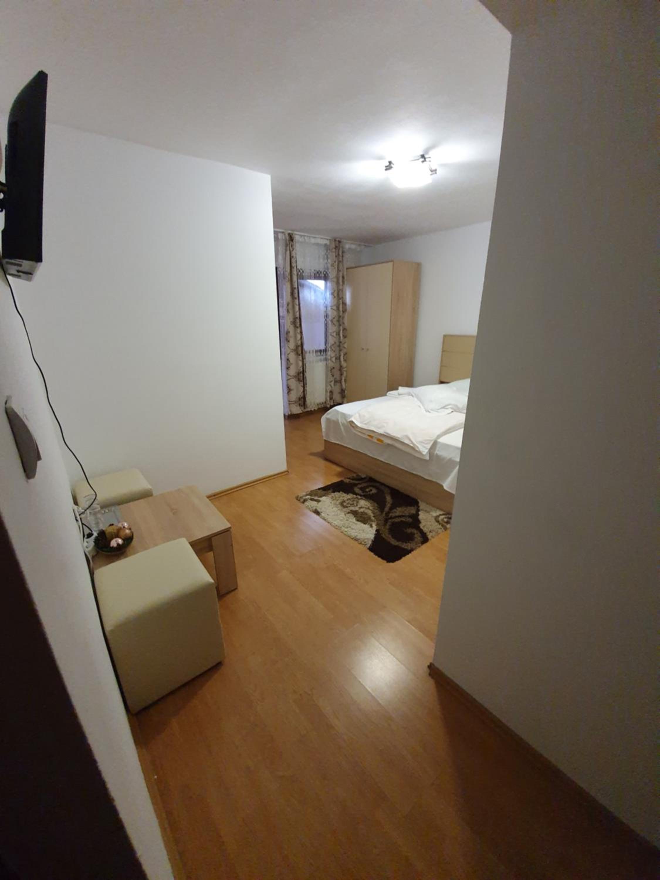 Quadruple Room with Private Bathroom - Photo 12