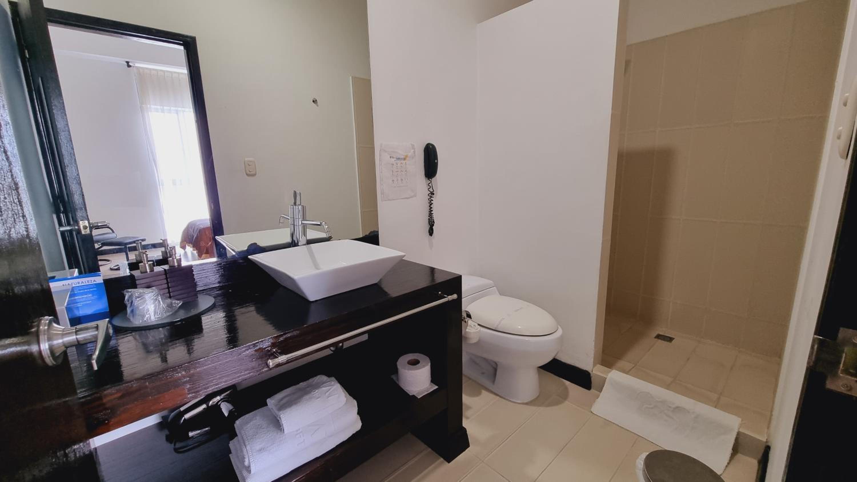 Suite - Photo 9