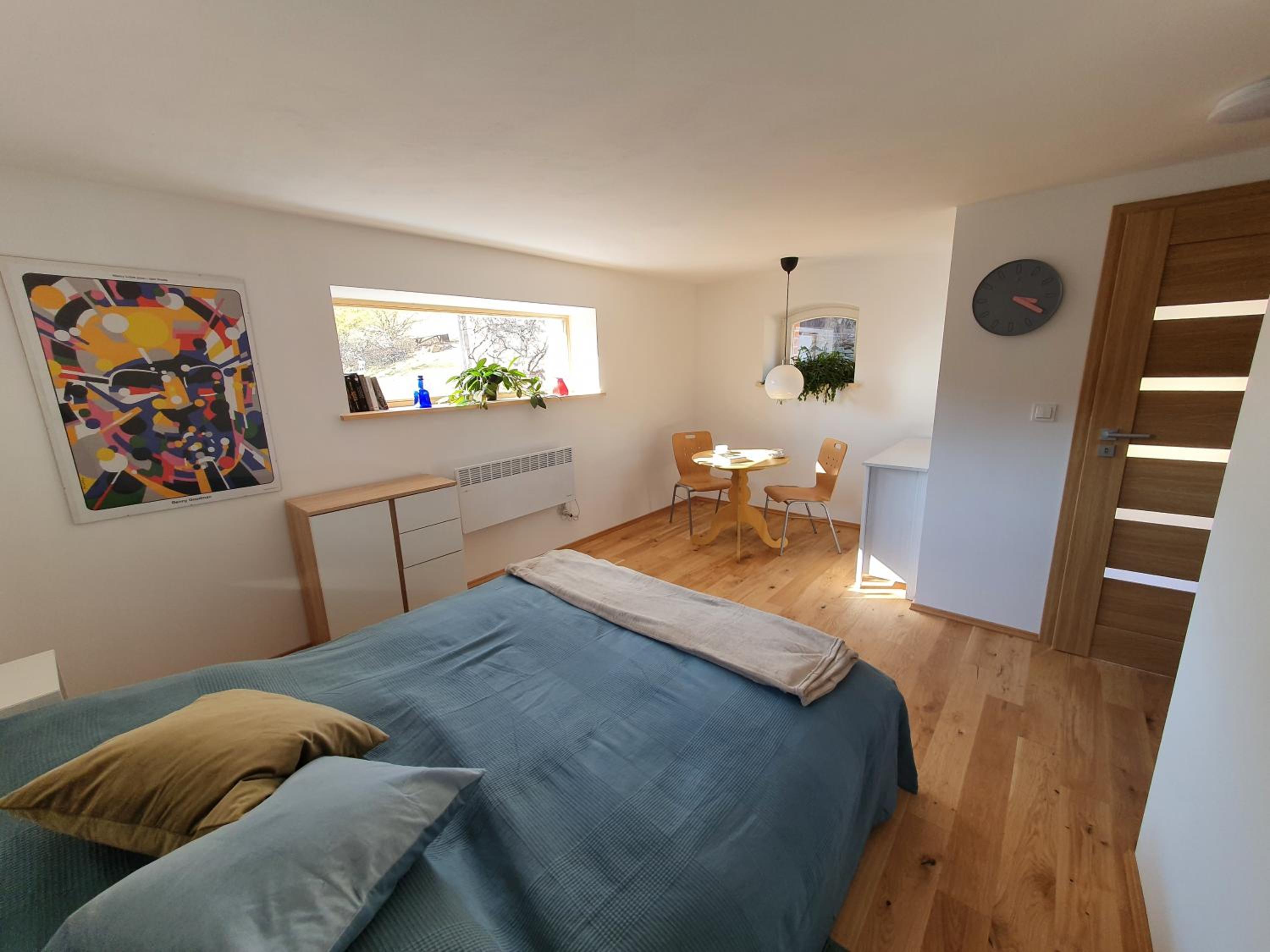 One-Bedroom Apartment - Photo 6