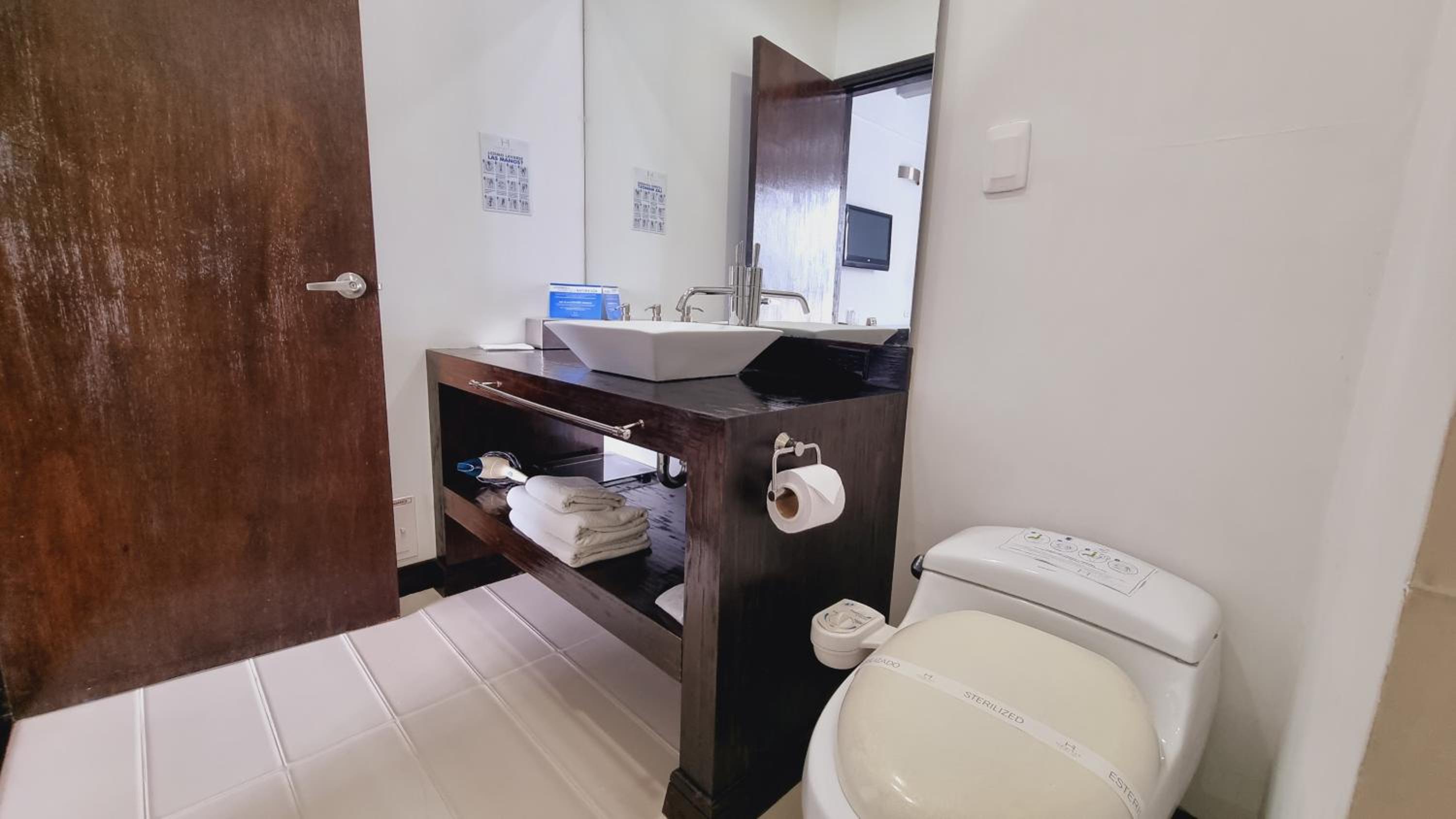 Suite - Photo 14