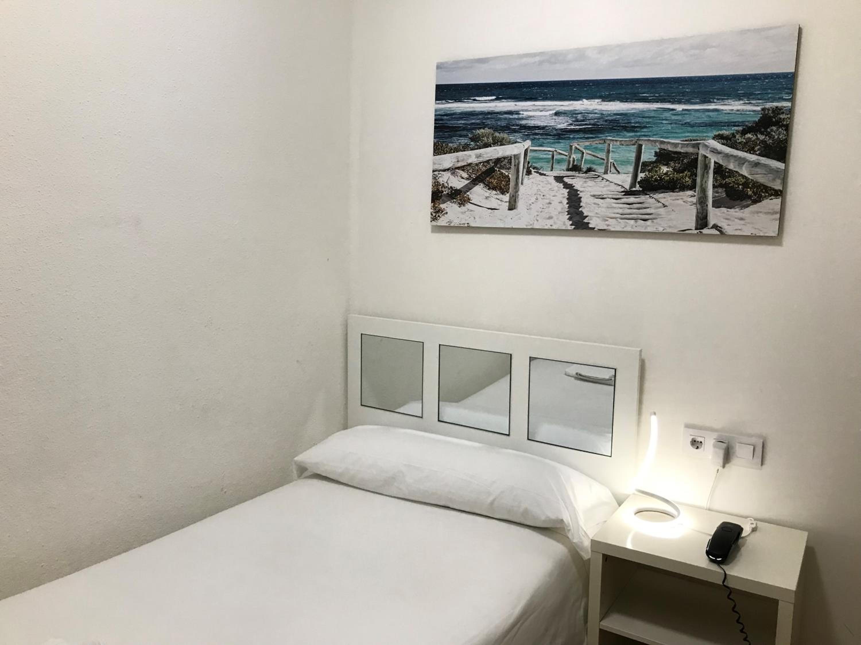 Single Room photo 3