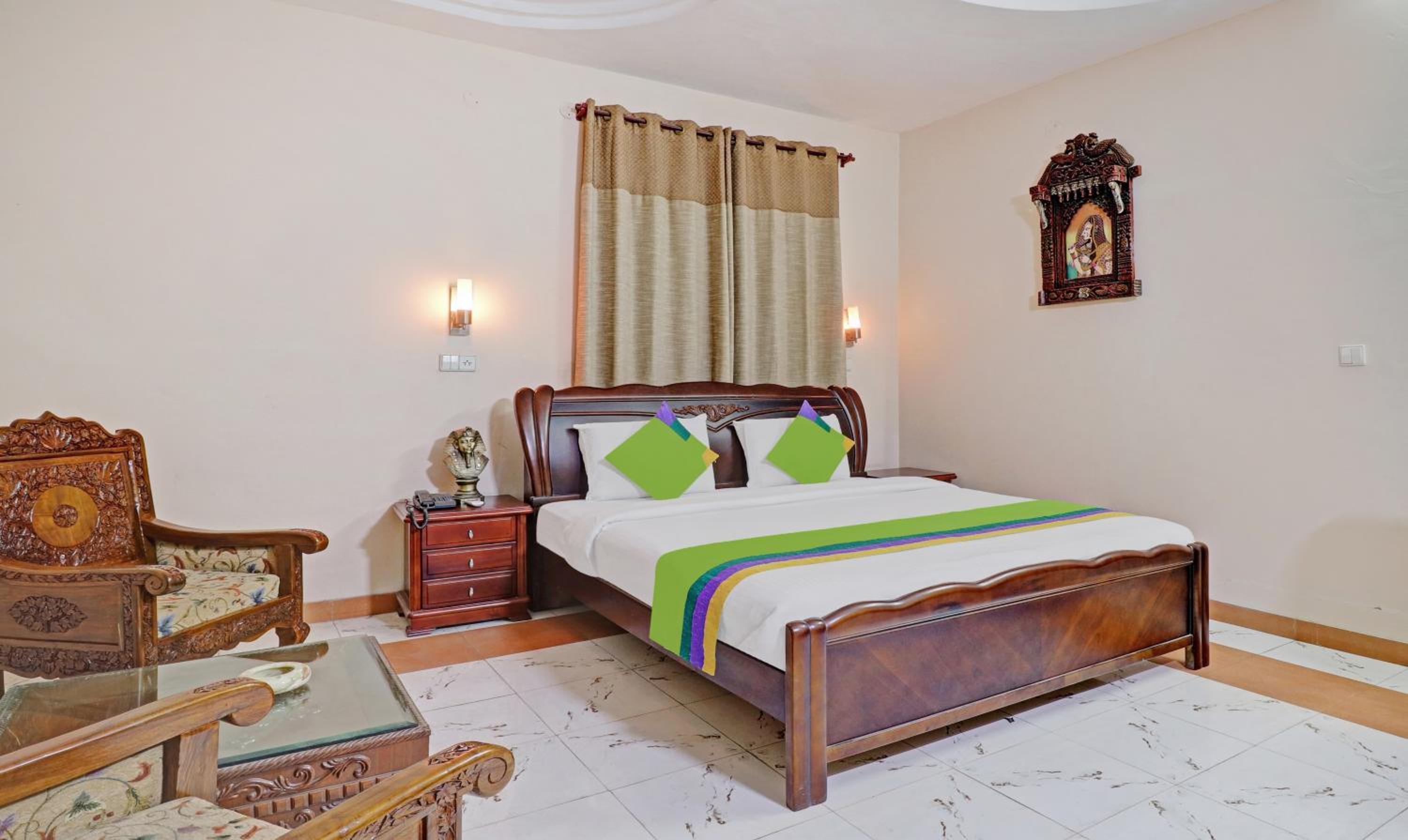Deluxe Double Room With Bath photo 2