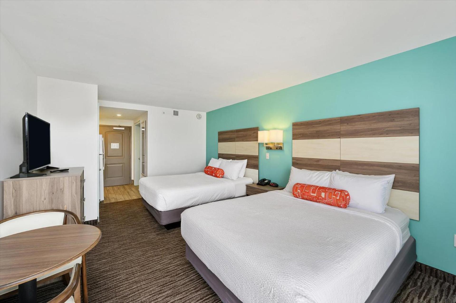 City View with Balcony, 2 Queen Beds and Kitchenette
