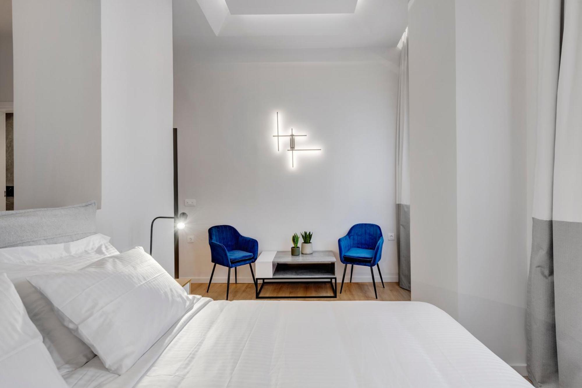 Double Room - Photo 3