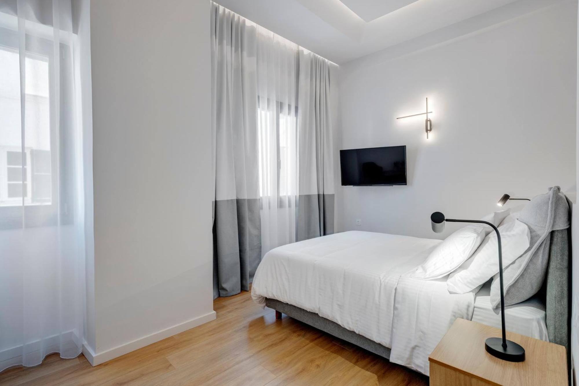 Double Room - Photo 12