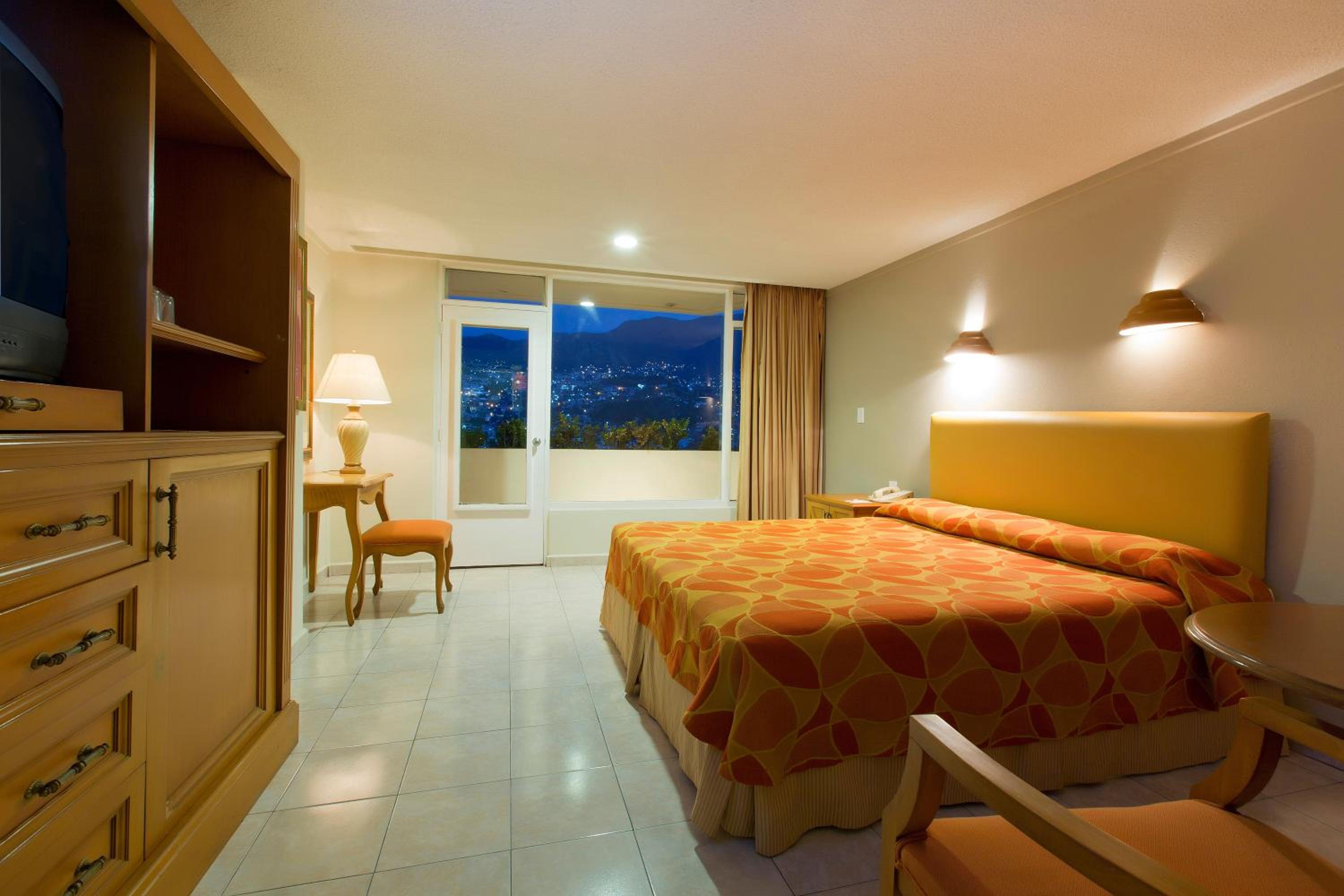King Room with Mountain View - Photo 3