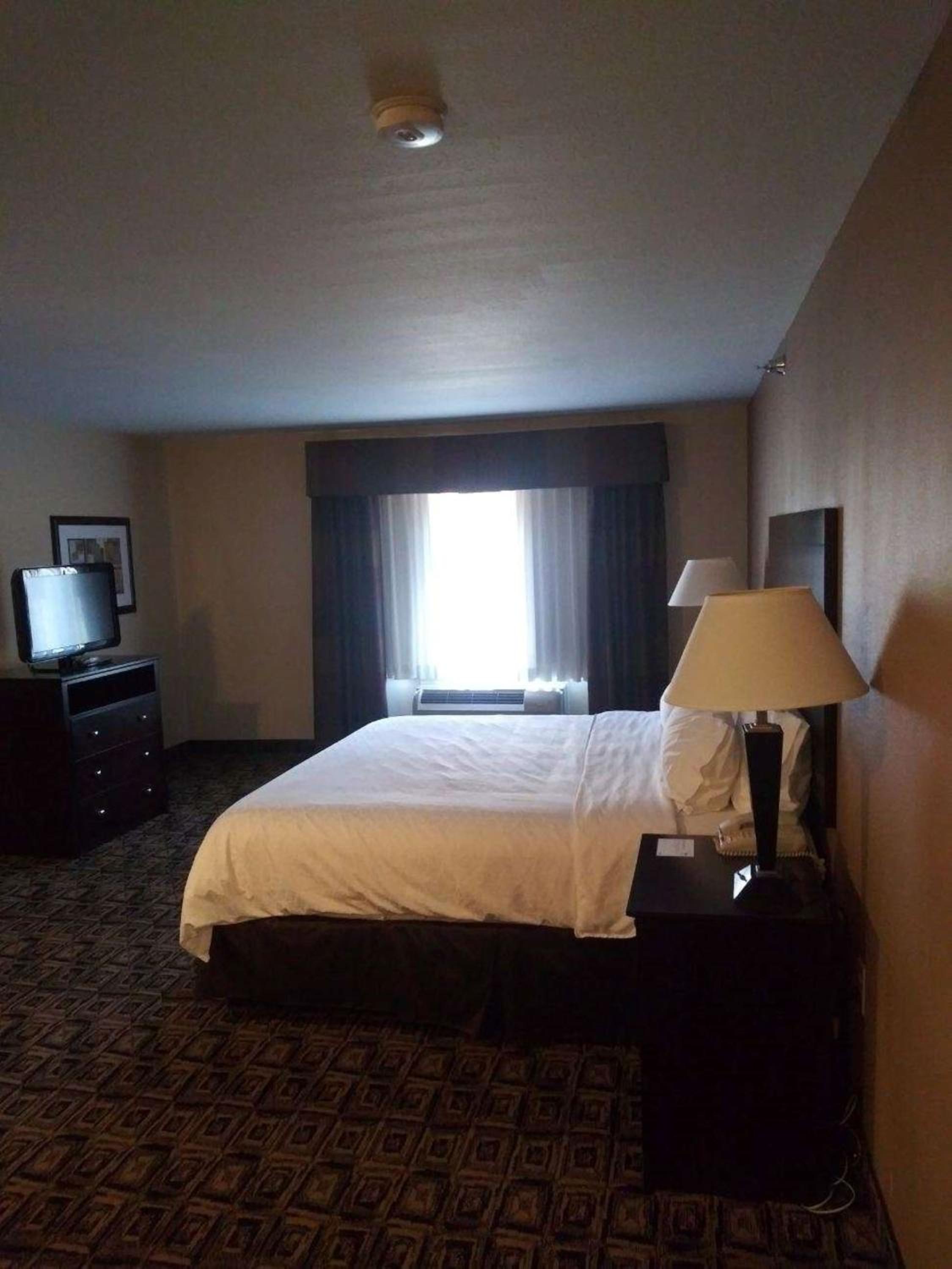 Standard King Room - Photo 3