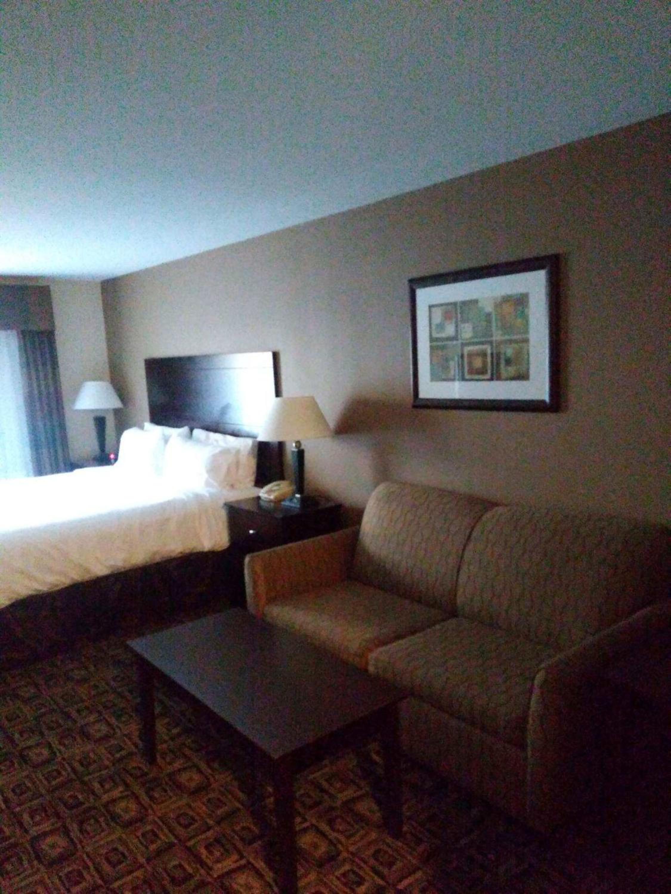 Standard King Room with Sofa Bed - Photo 2