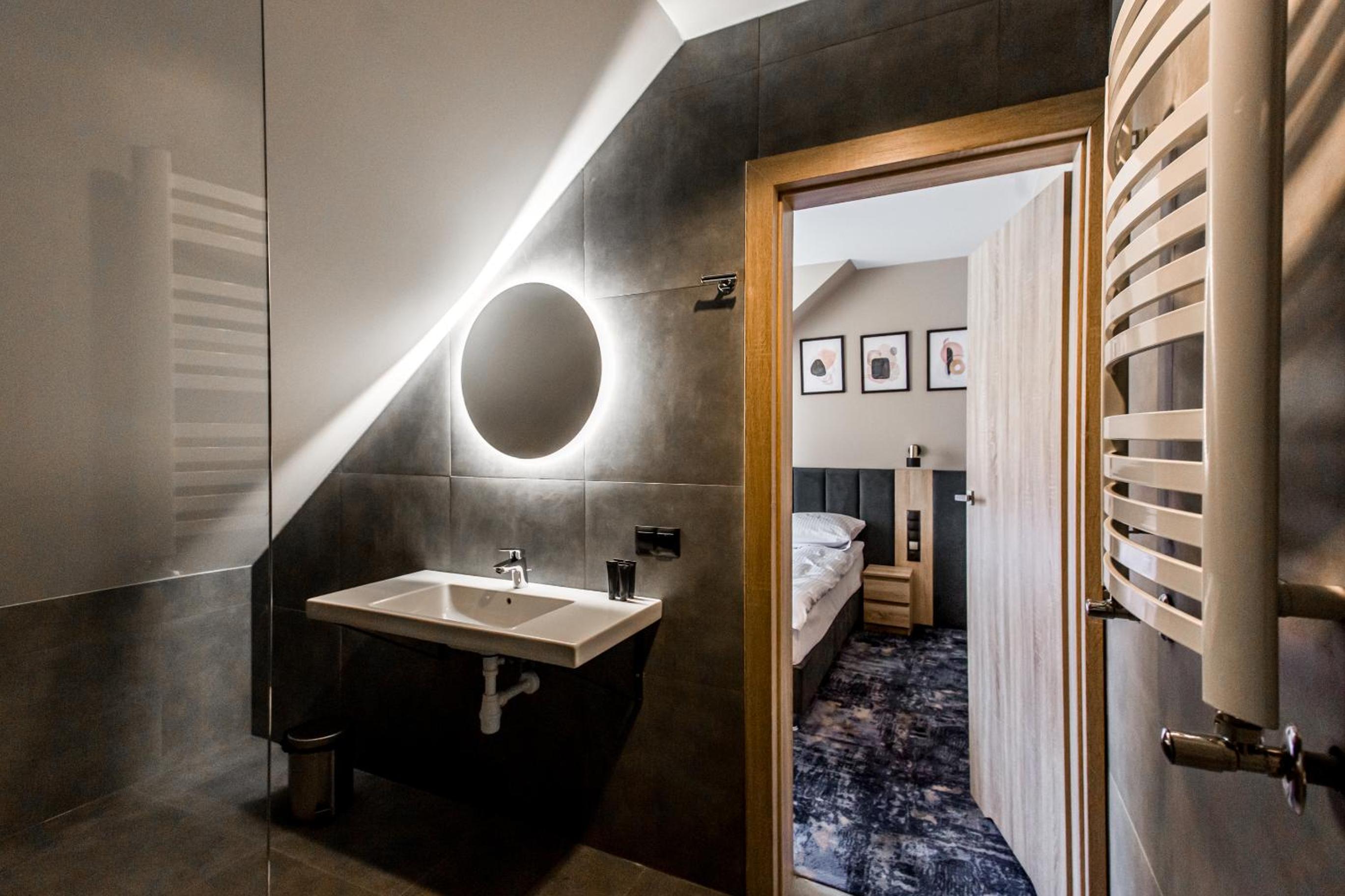 Deluxe Double or Twin Room - Photo 7