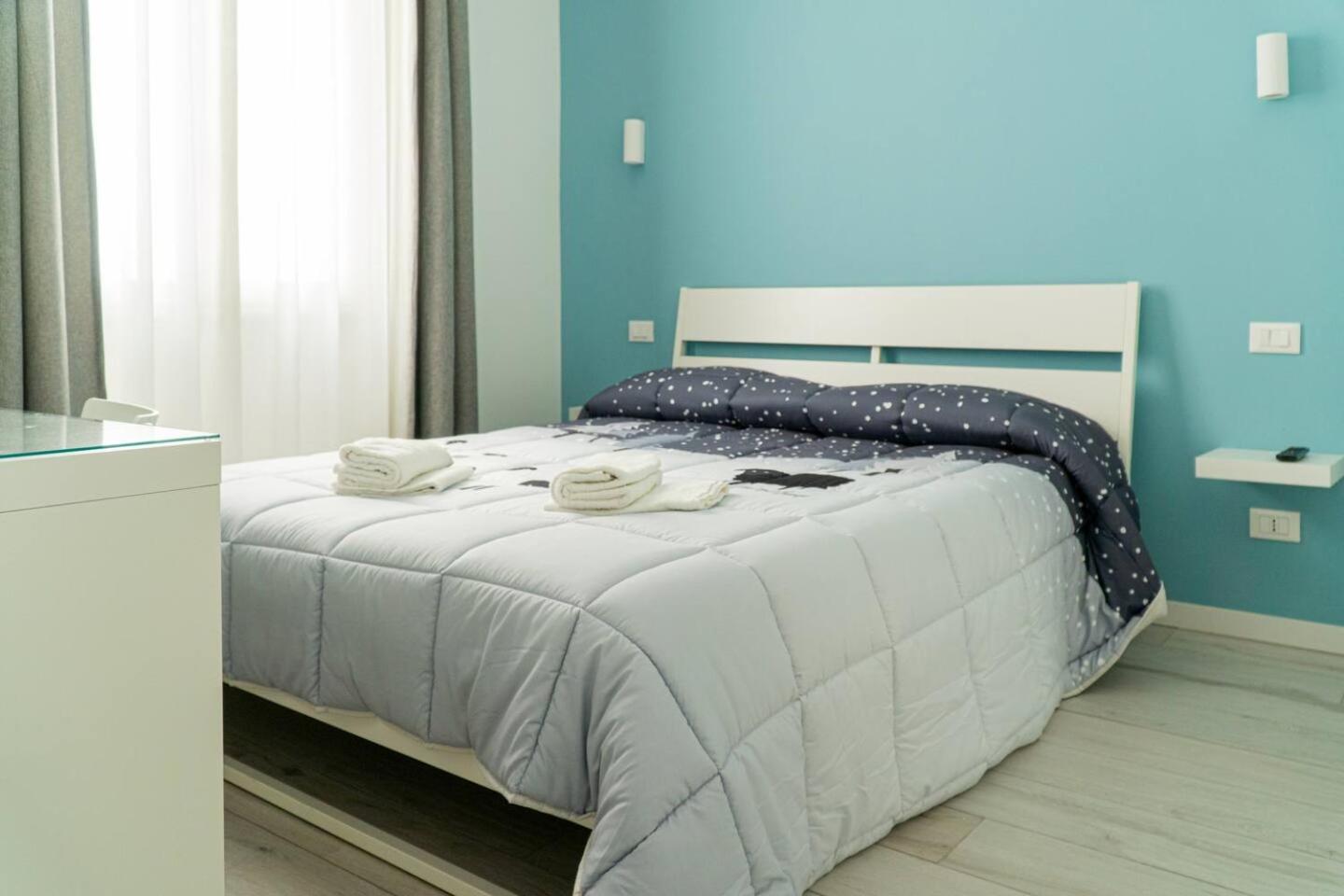 Double Room with Private Bathroom - Photo 4