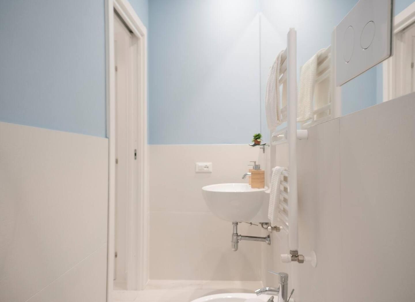 Double Room with Private Bathroom - Photo 6
