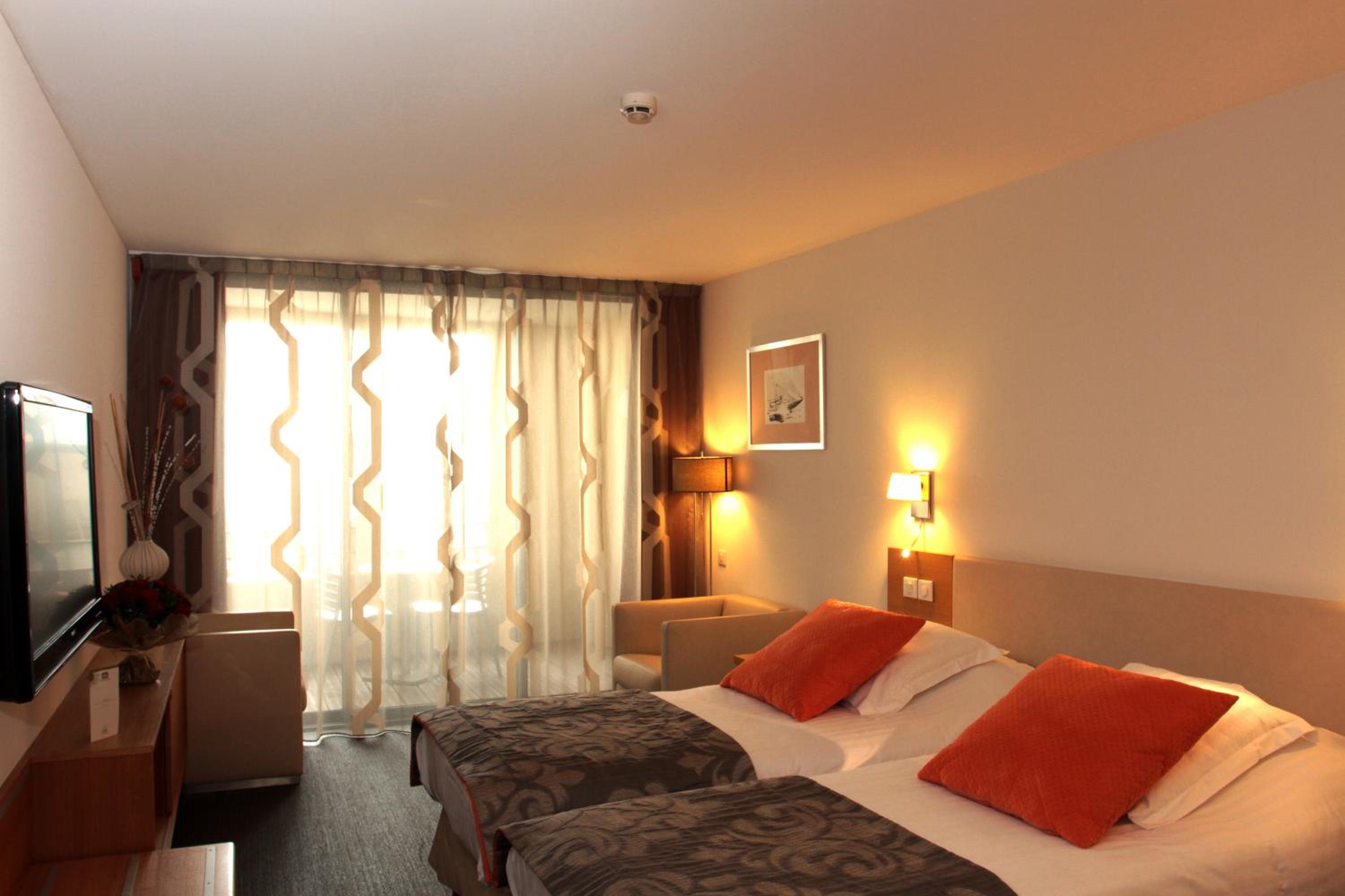 Junior Queen Suite with Sea View - Photo 10