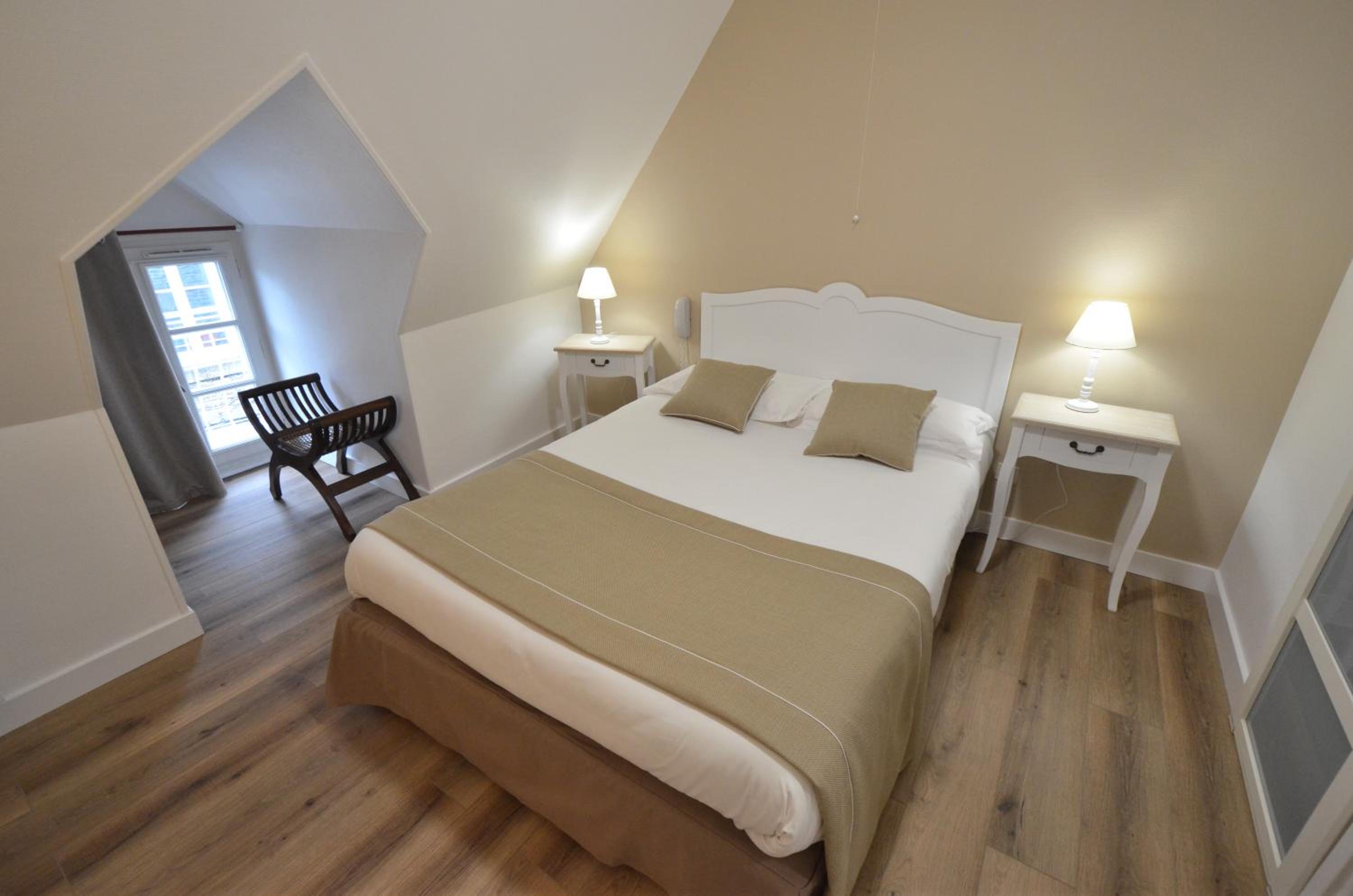 Double Room - Photo 9