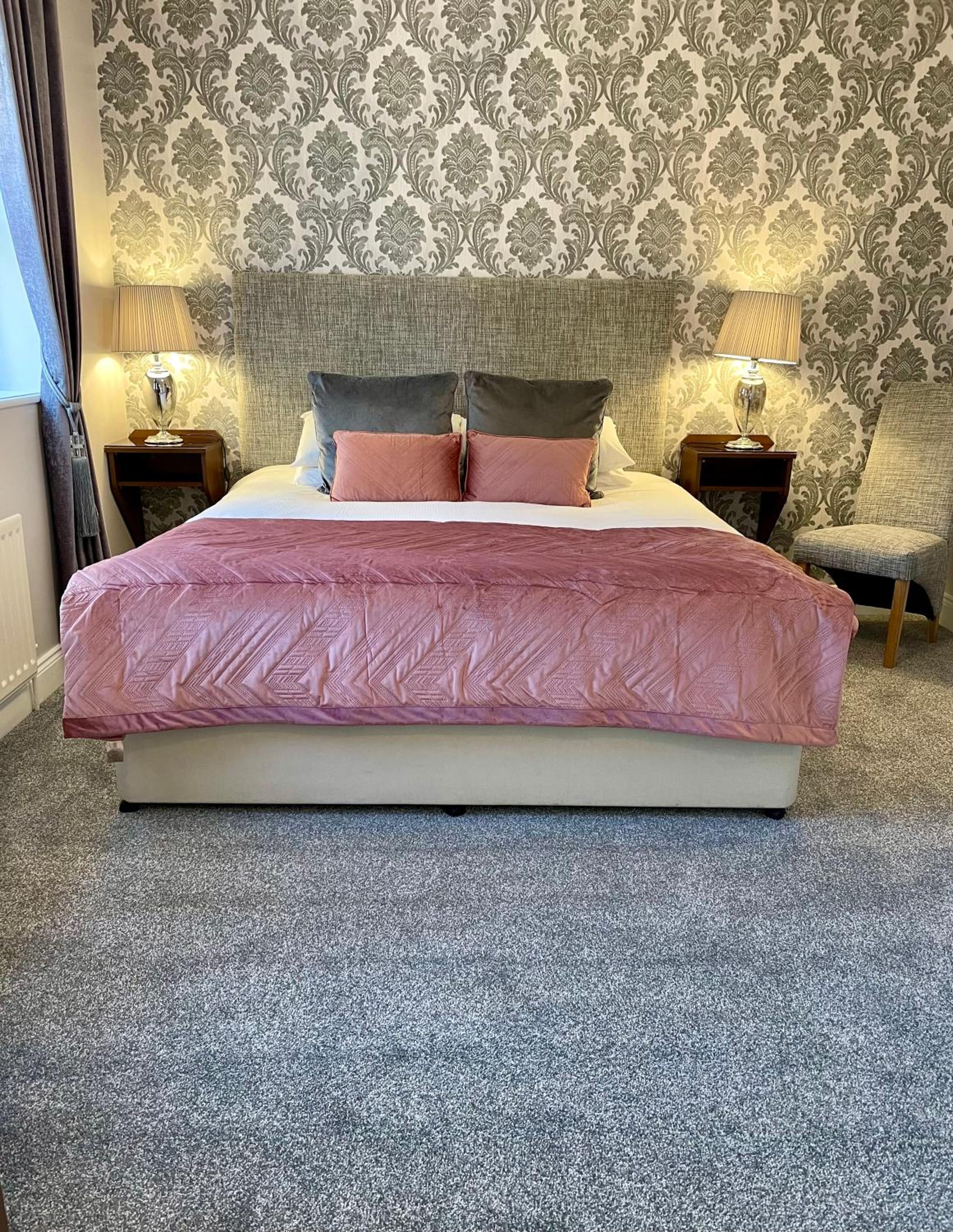 Superior King Room - Photo 10