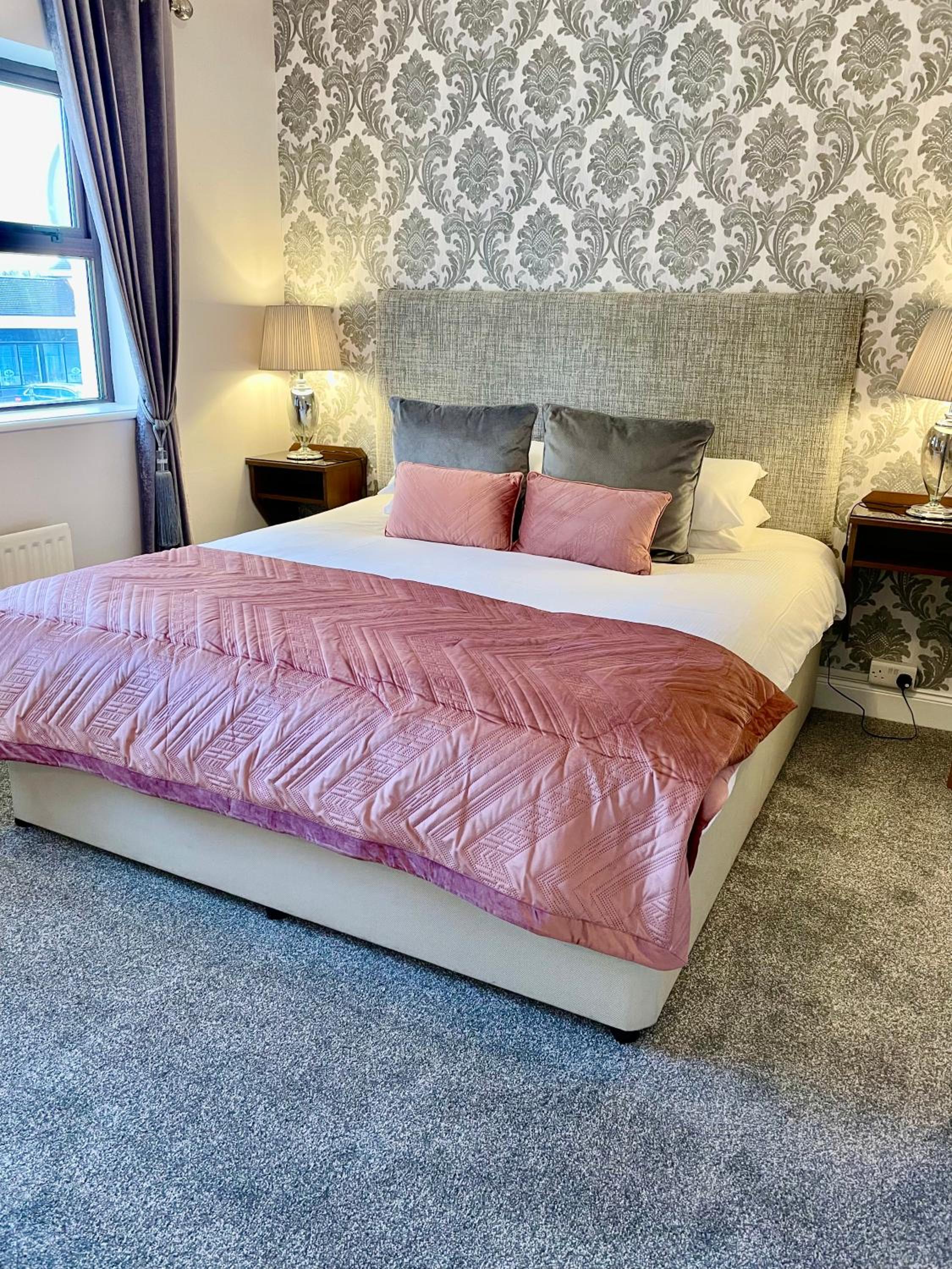 Superior King Room - Photo 3