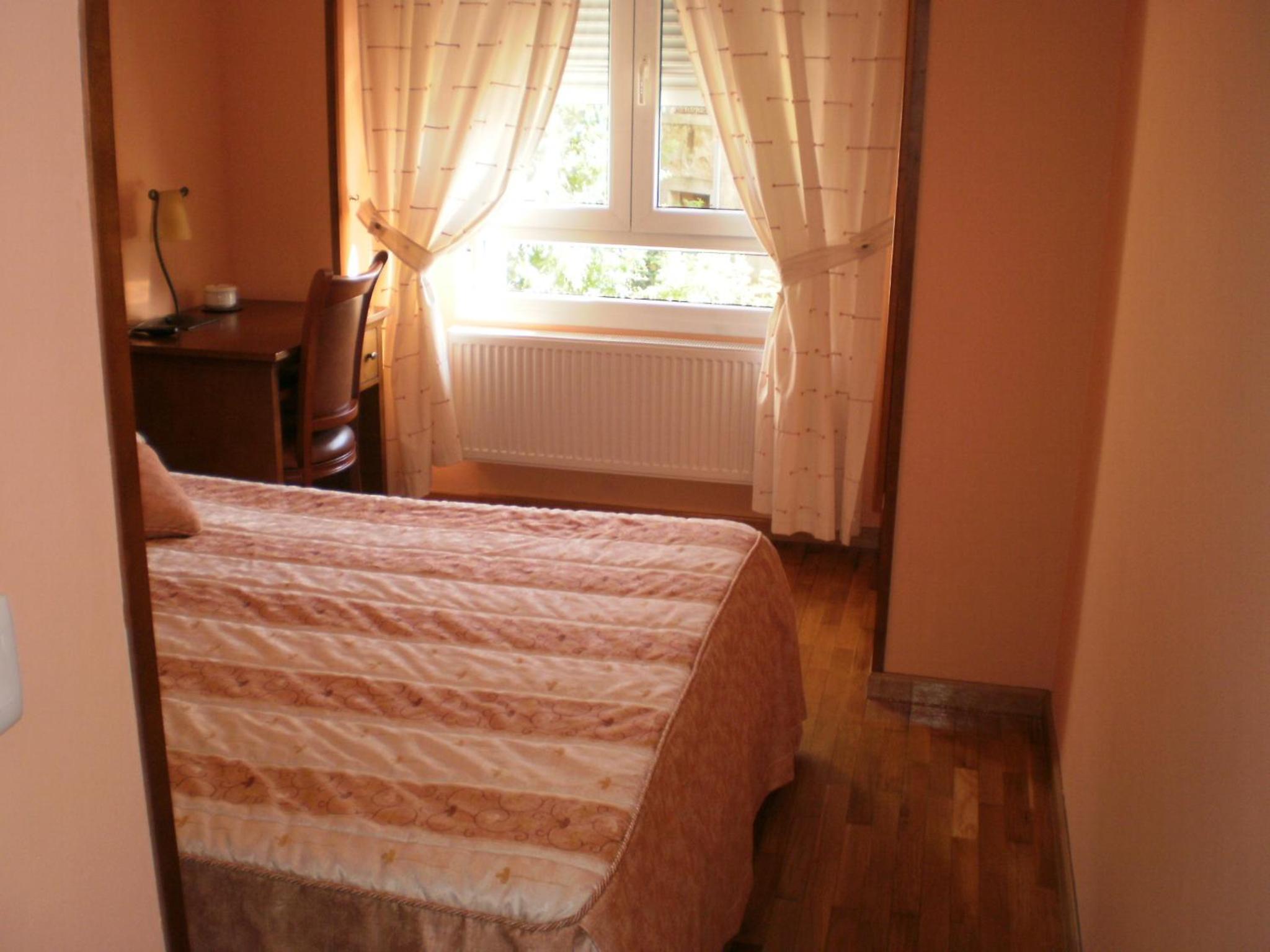 Double Room - Photo 15