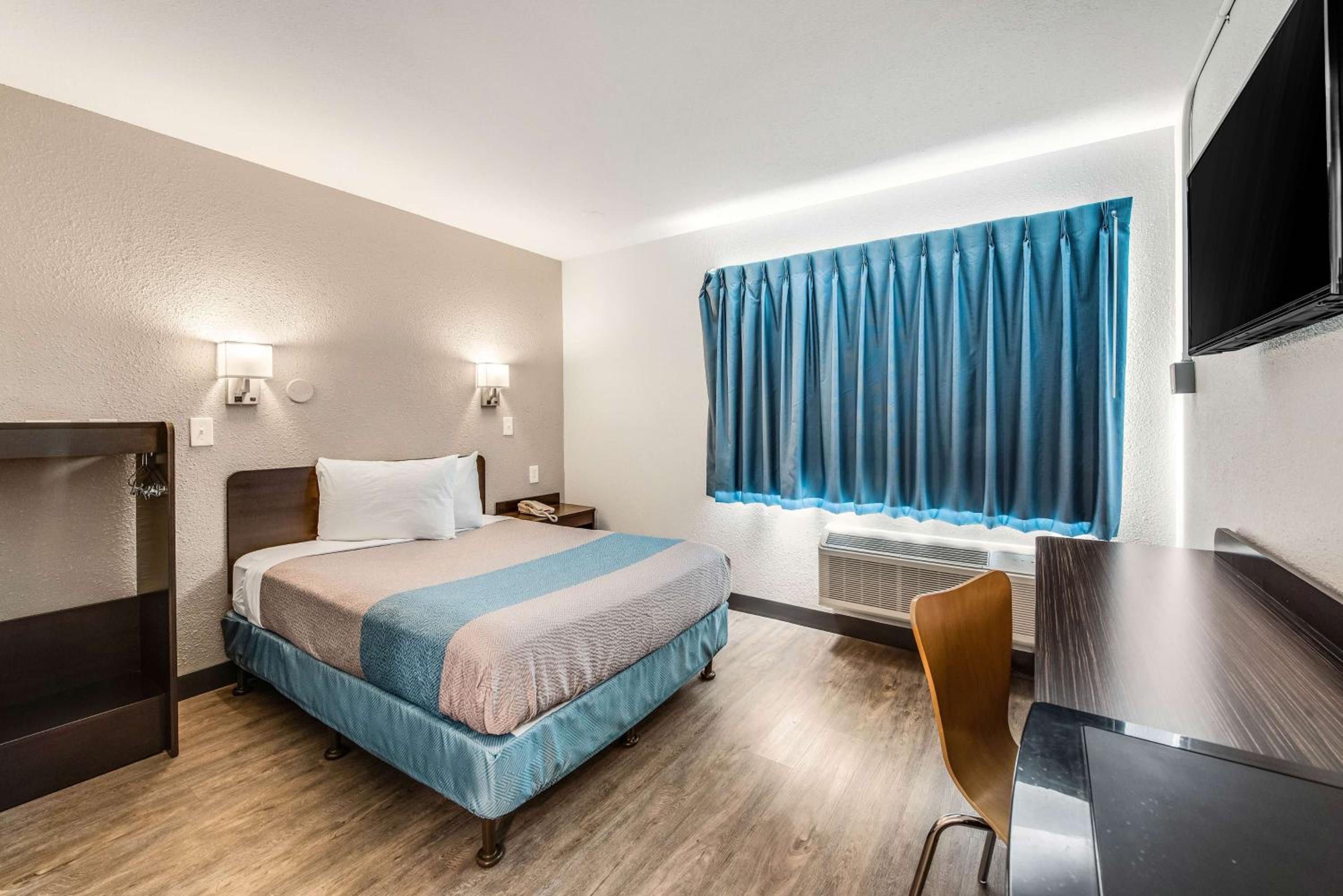 Double Room - Disability Access - Roll In Shower