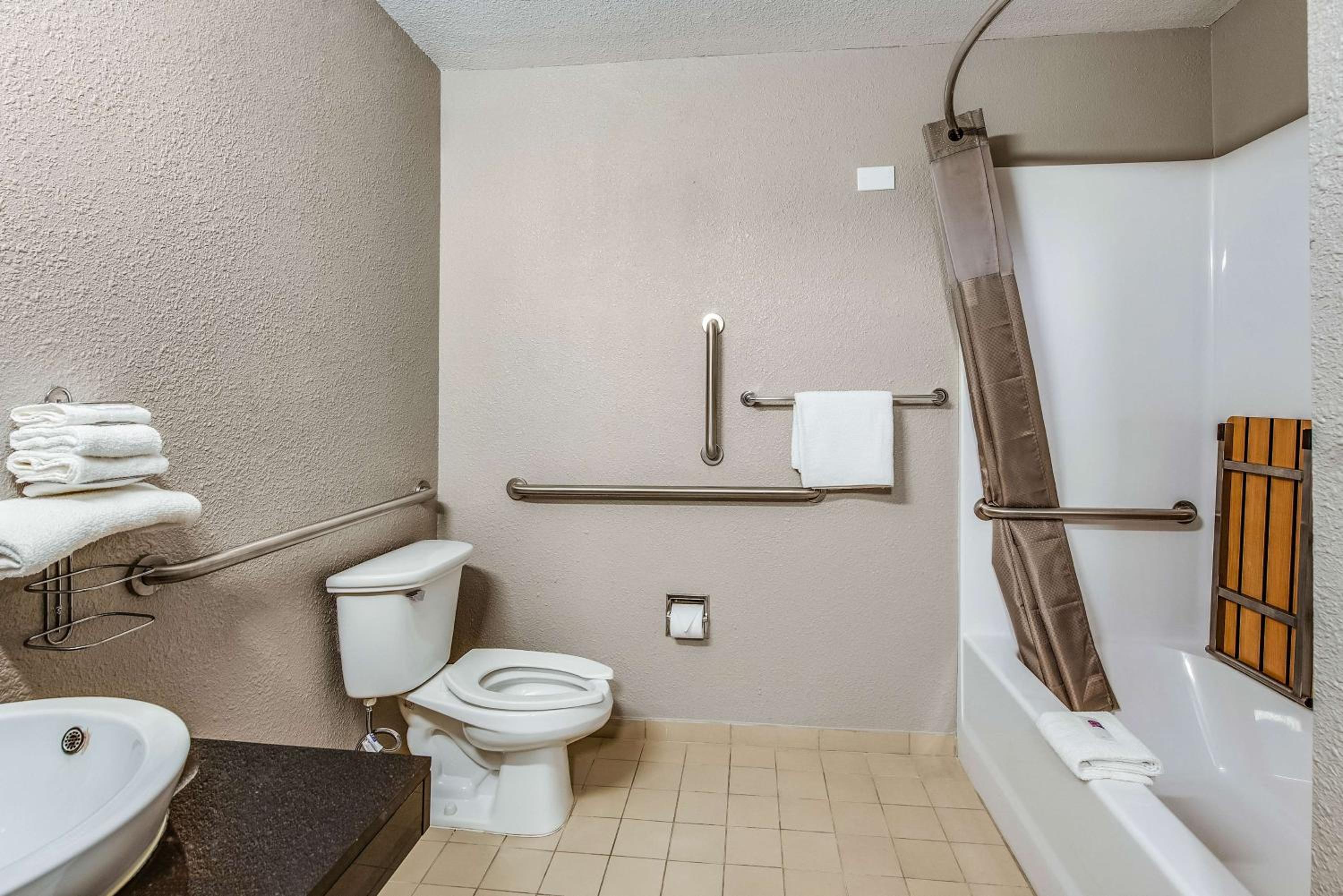 1 Full Bed- Mobility Access Bath Tub- Non-Smoking- Microwave and Mini Fridge