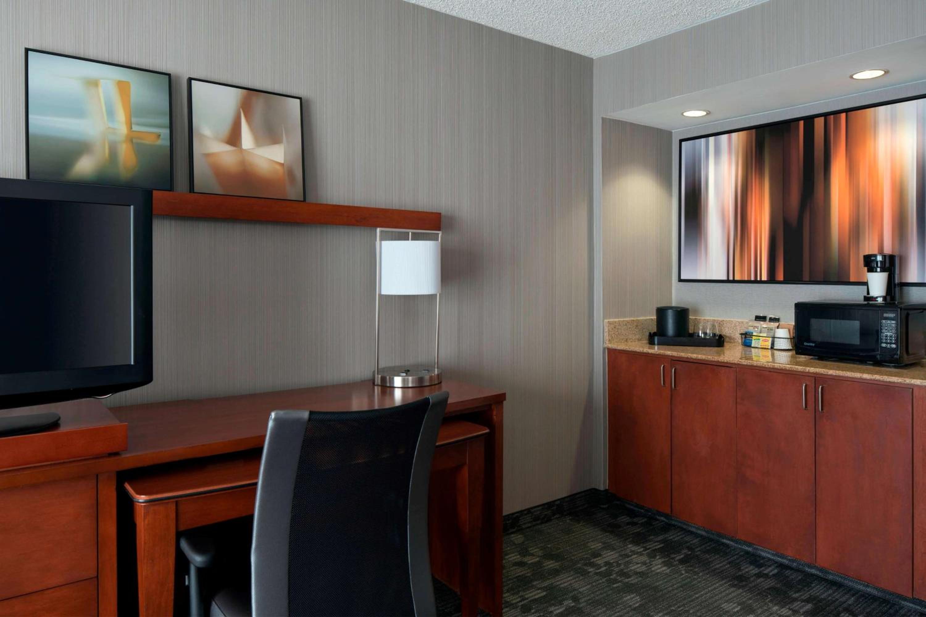 One Bedroom Suite King with Sofabed - Photo 6