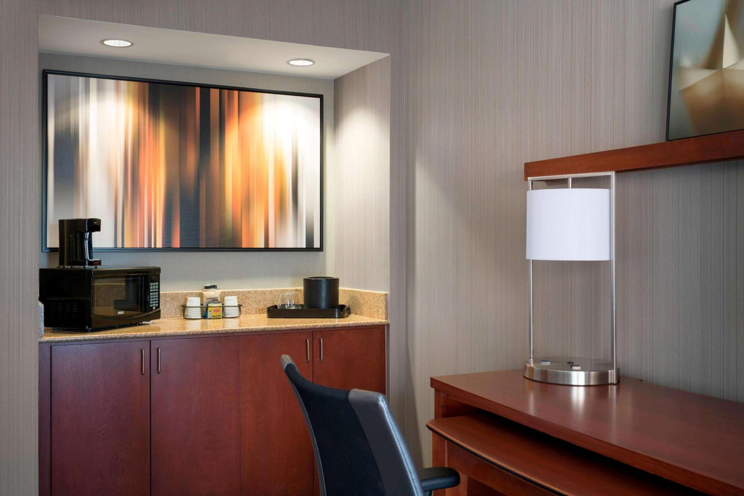 One Bedroom Suite King with Sofabed - Photo 2