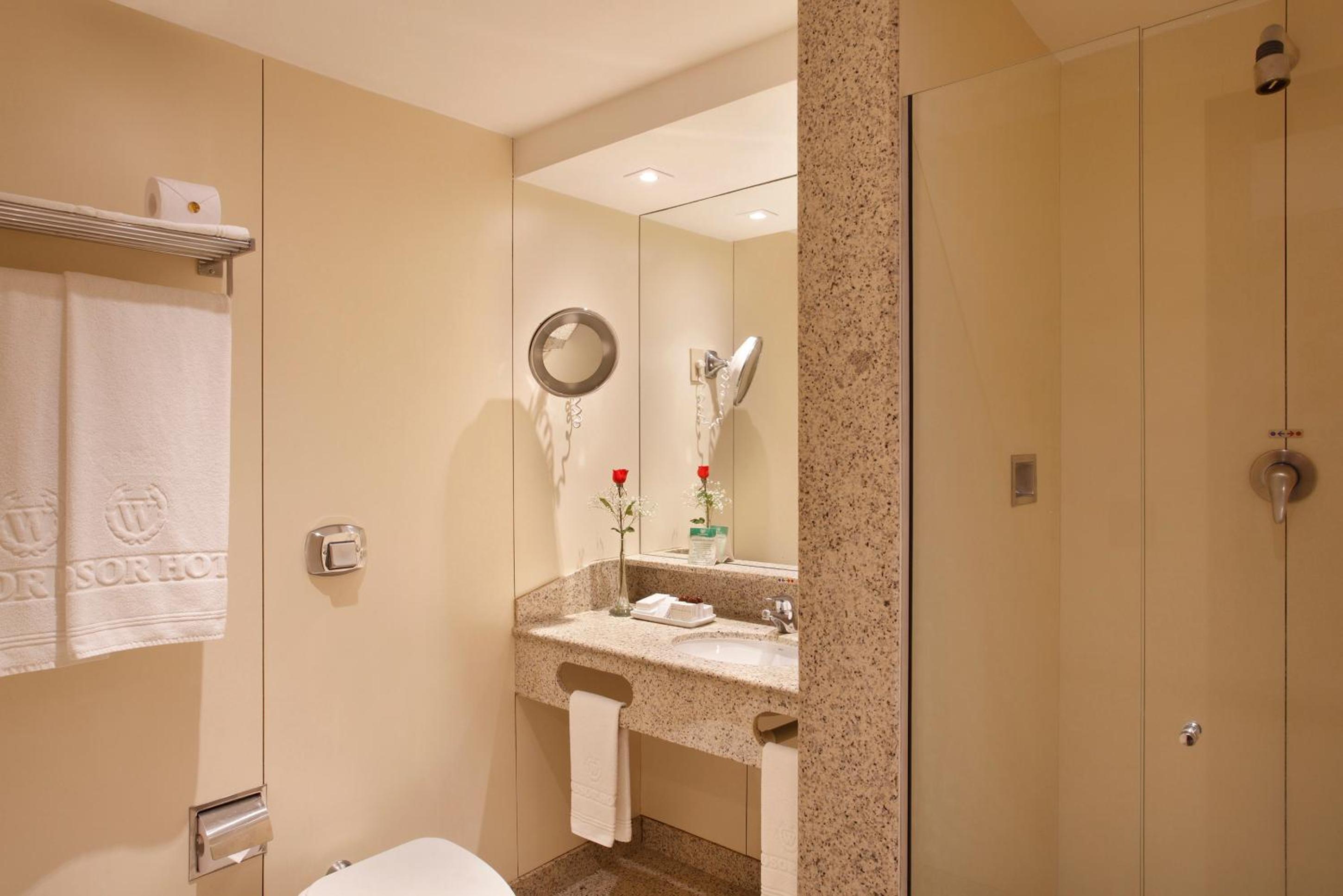 Standard Double Room - No View - Photo 4