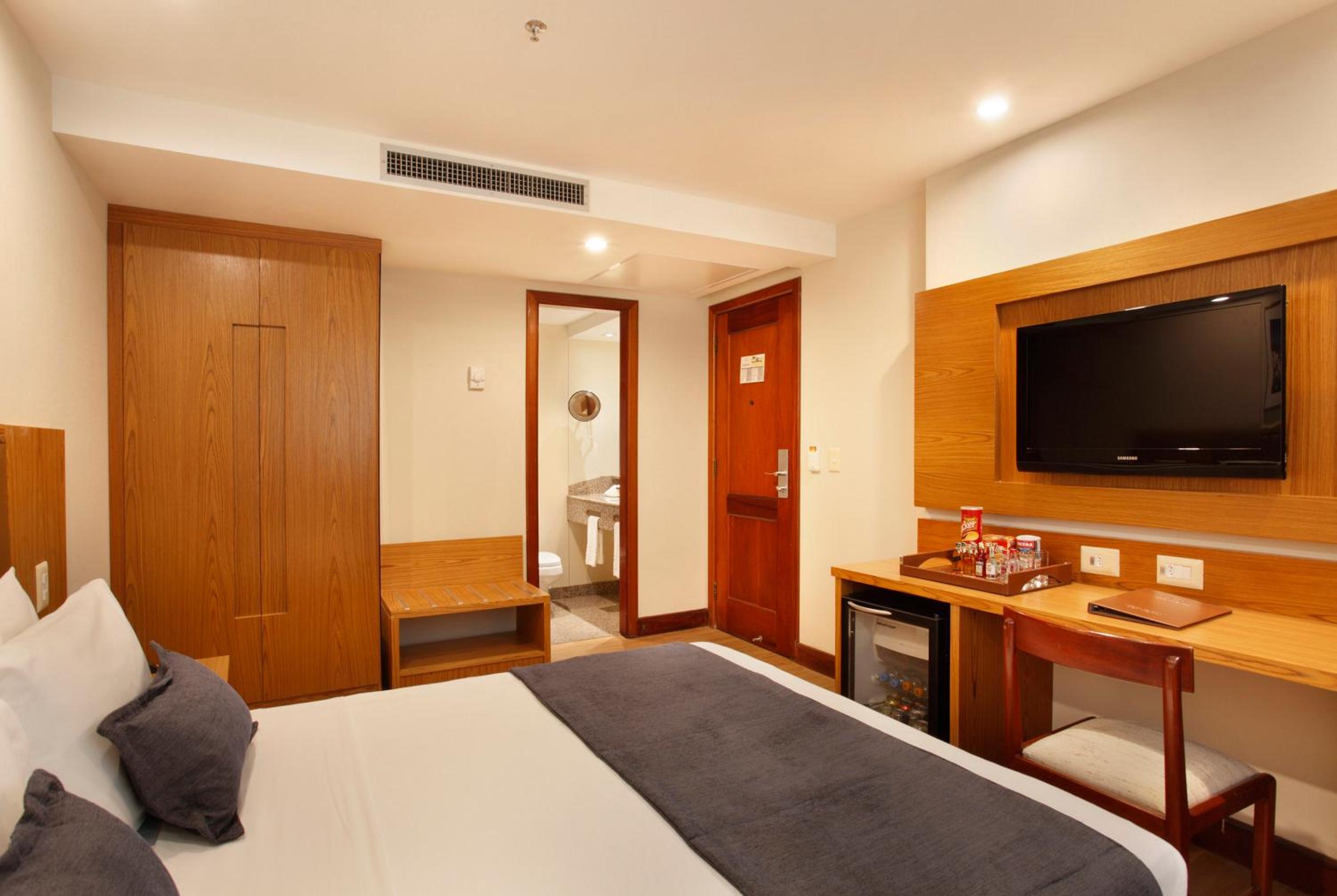 Standard Double Room - No View - Photo 2