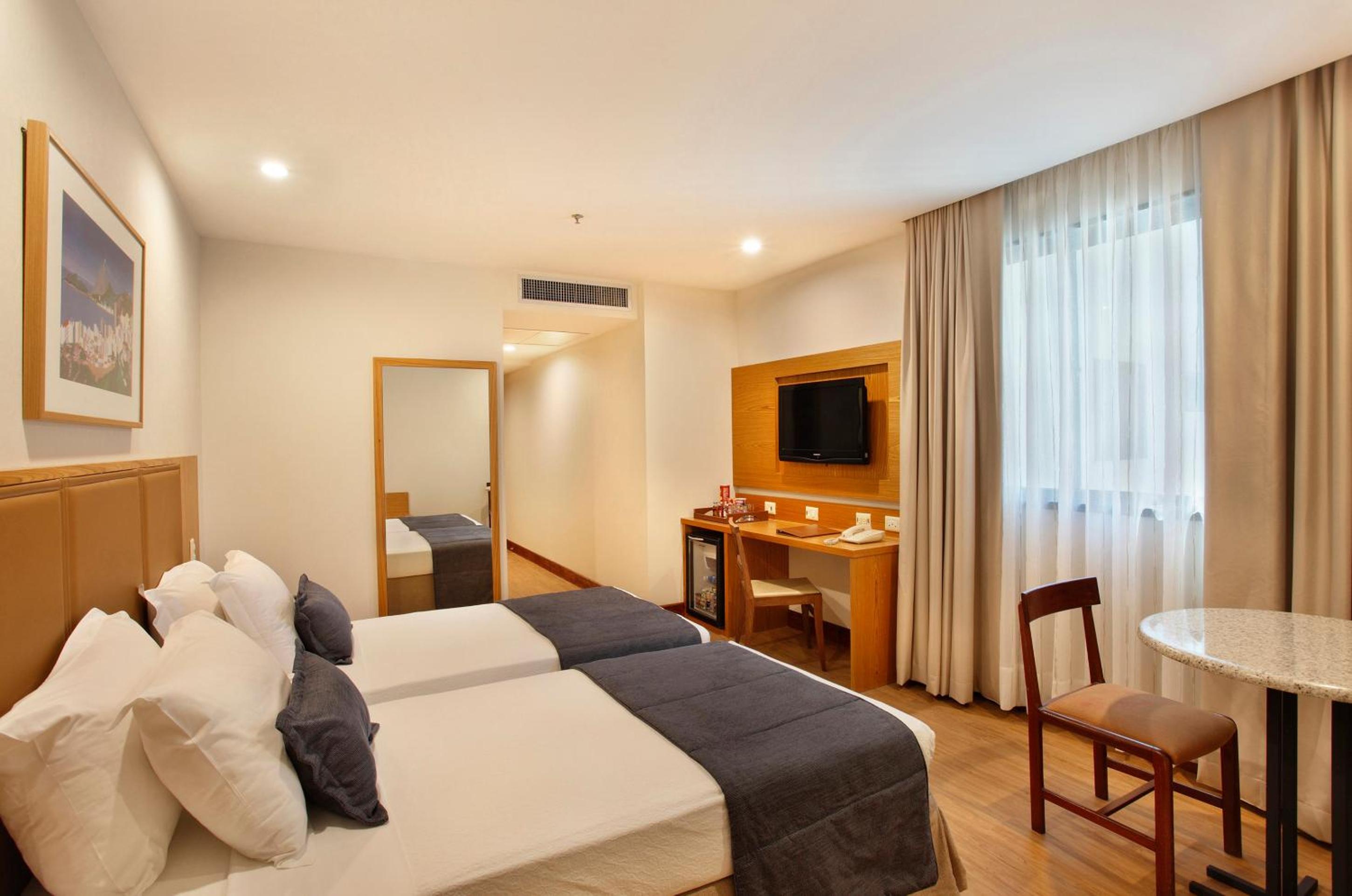 Standard Twin Room - No View - Photo 2