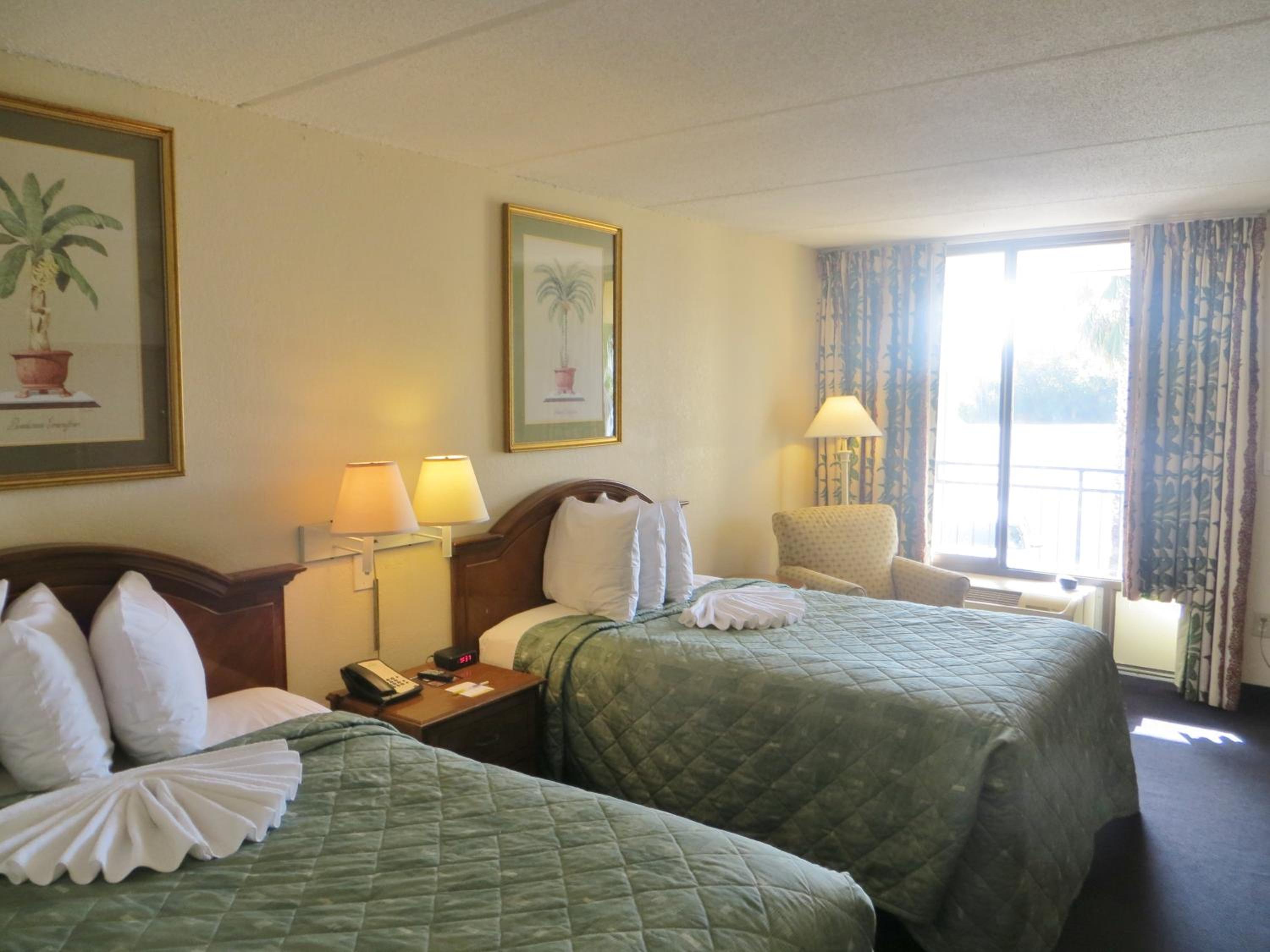 Studio Suite with Two Double Beds - Non-Smoking