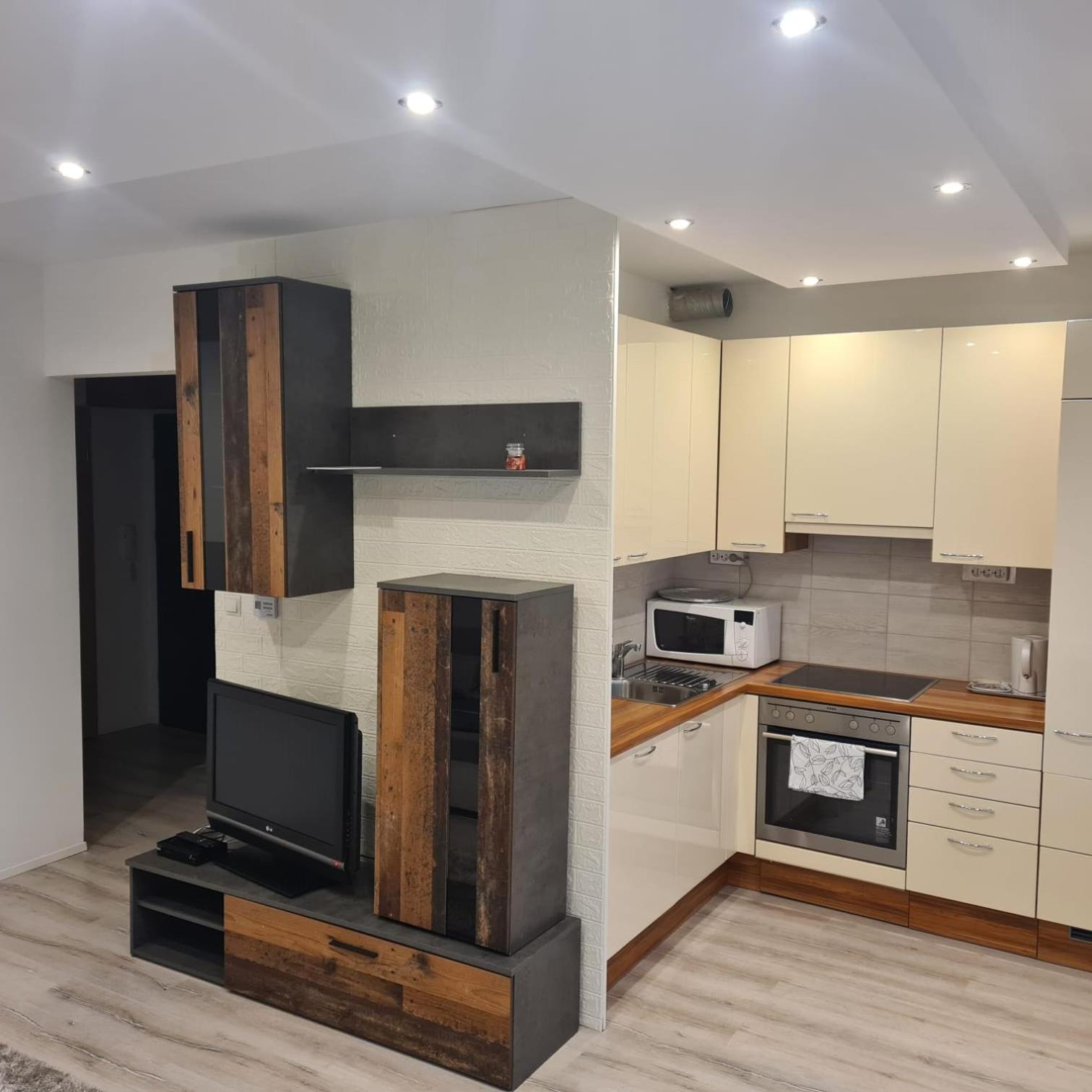 One-Bedroom Apartment - Photo 1