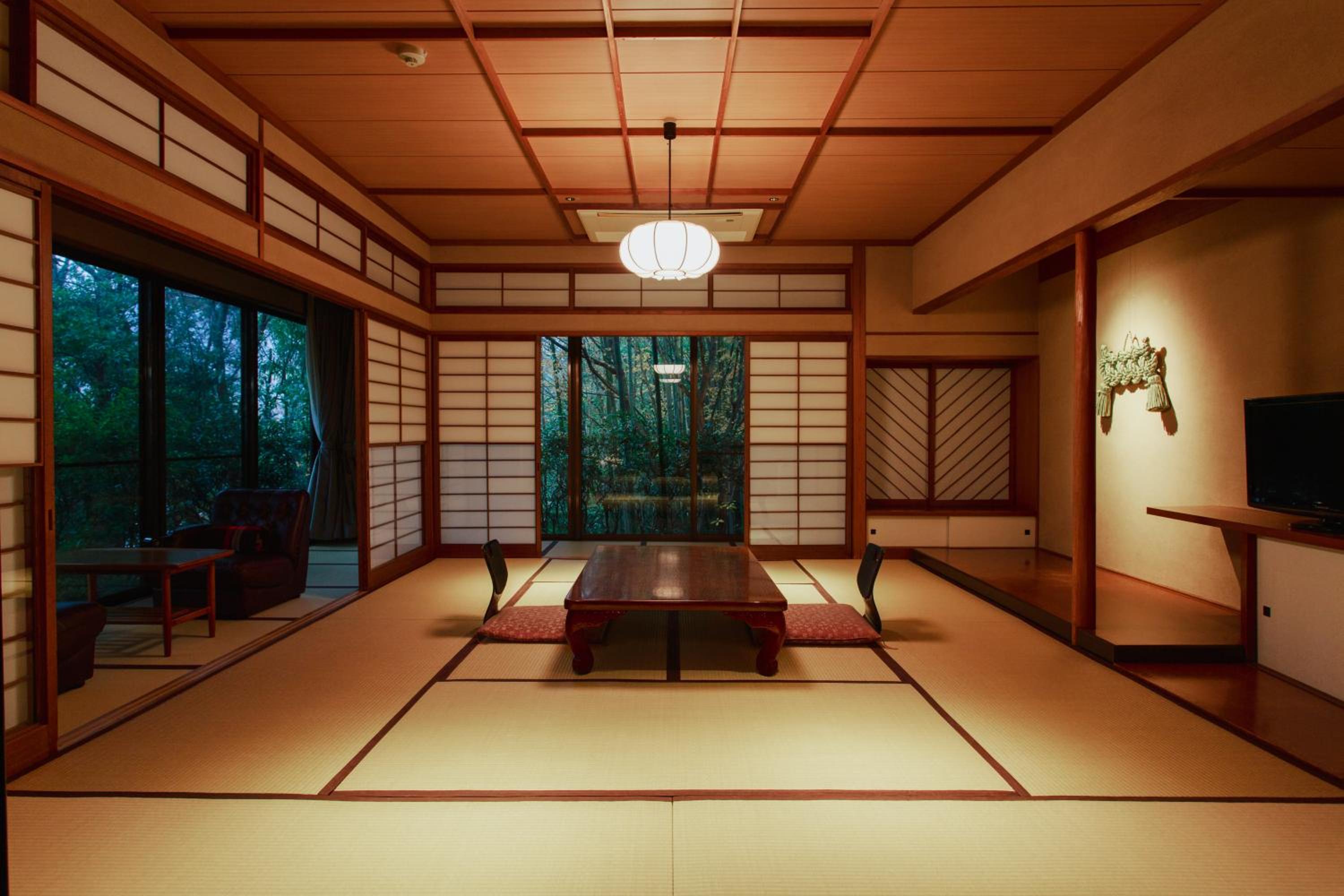Deluxe Japanese-Style Room with Garden View and Shared Bathroom - Non-Smoking