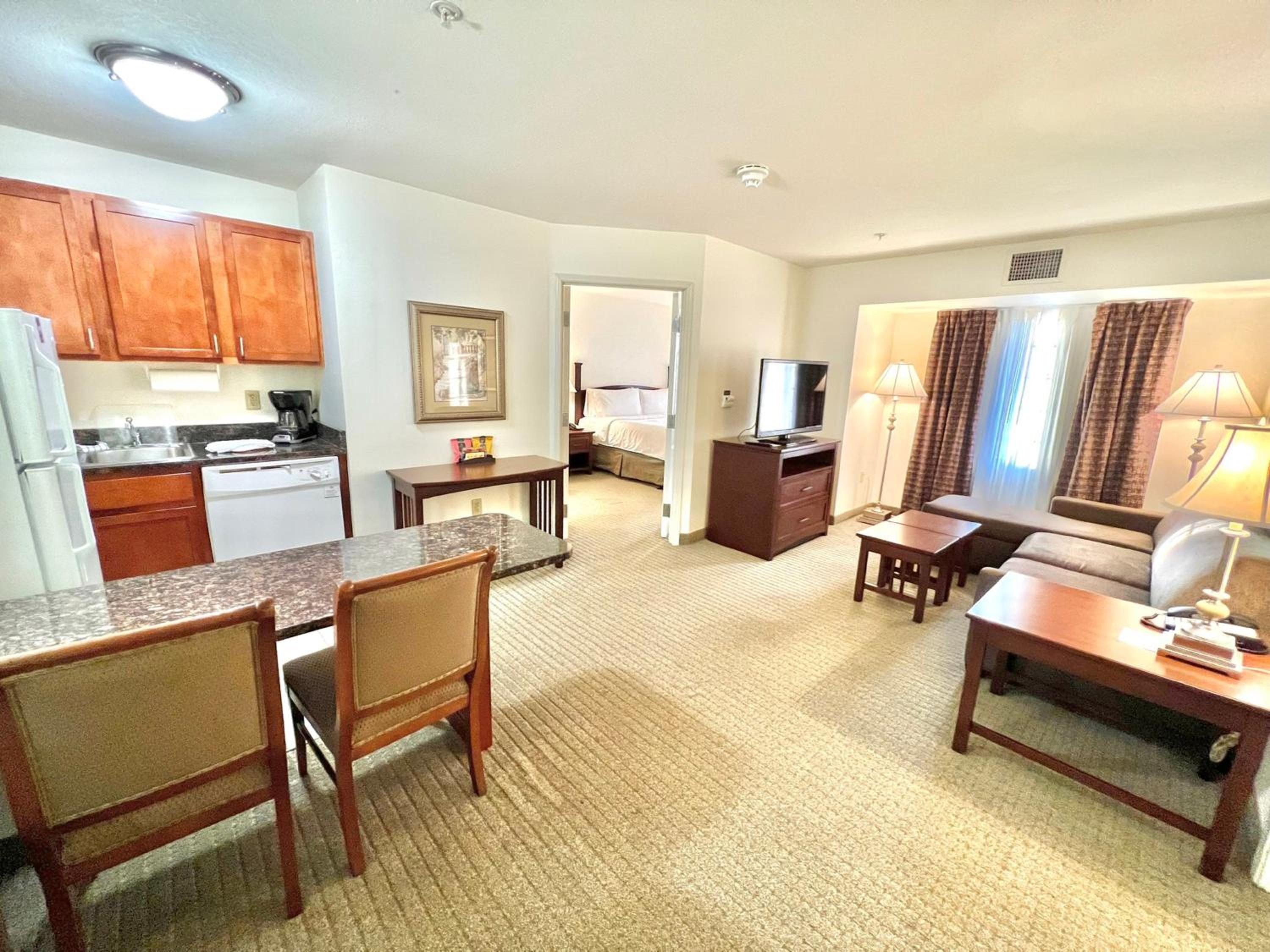 One-Bedroom King Suite - Photo 5