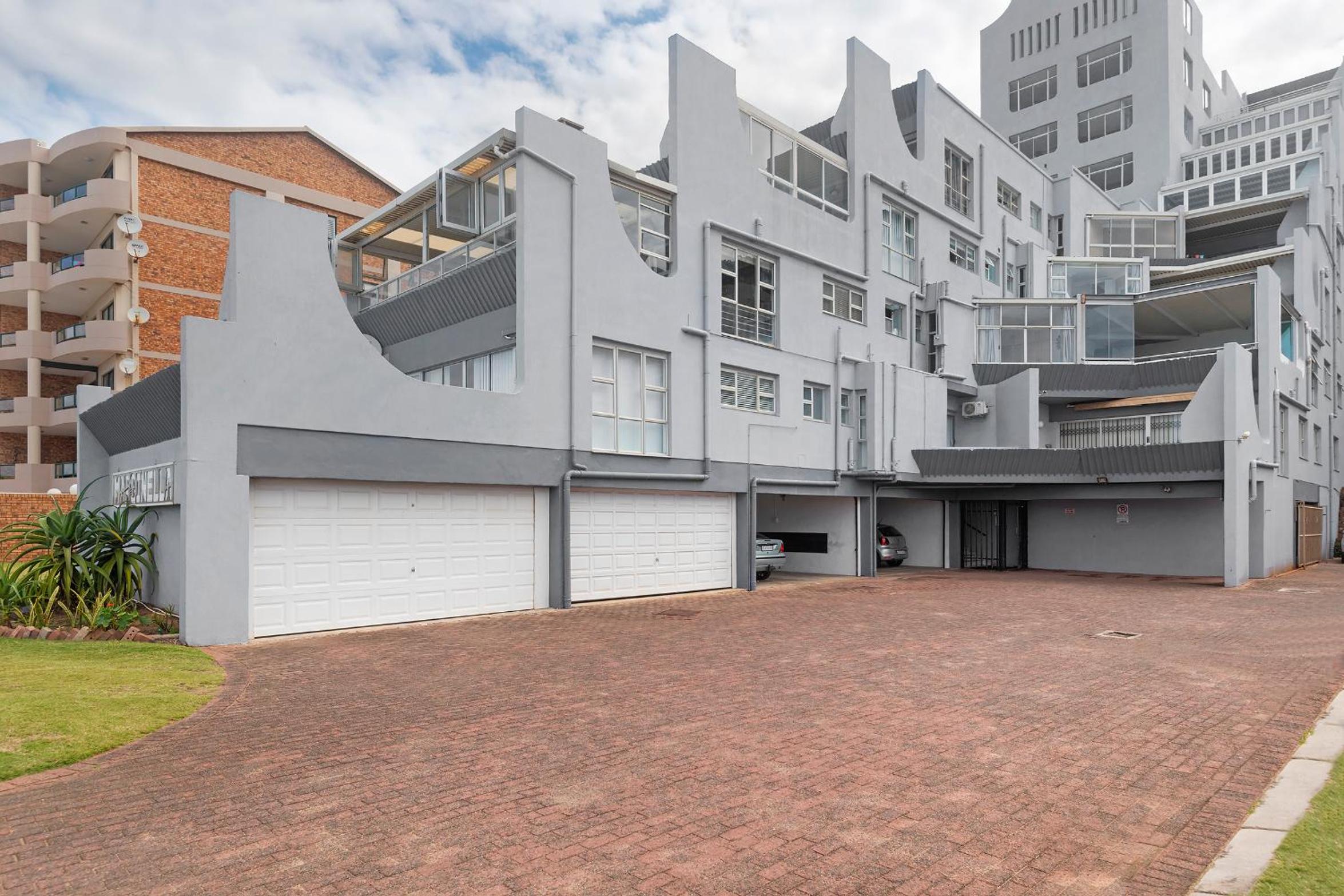 Three-Bedroom Apartment - Photo 4