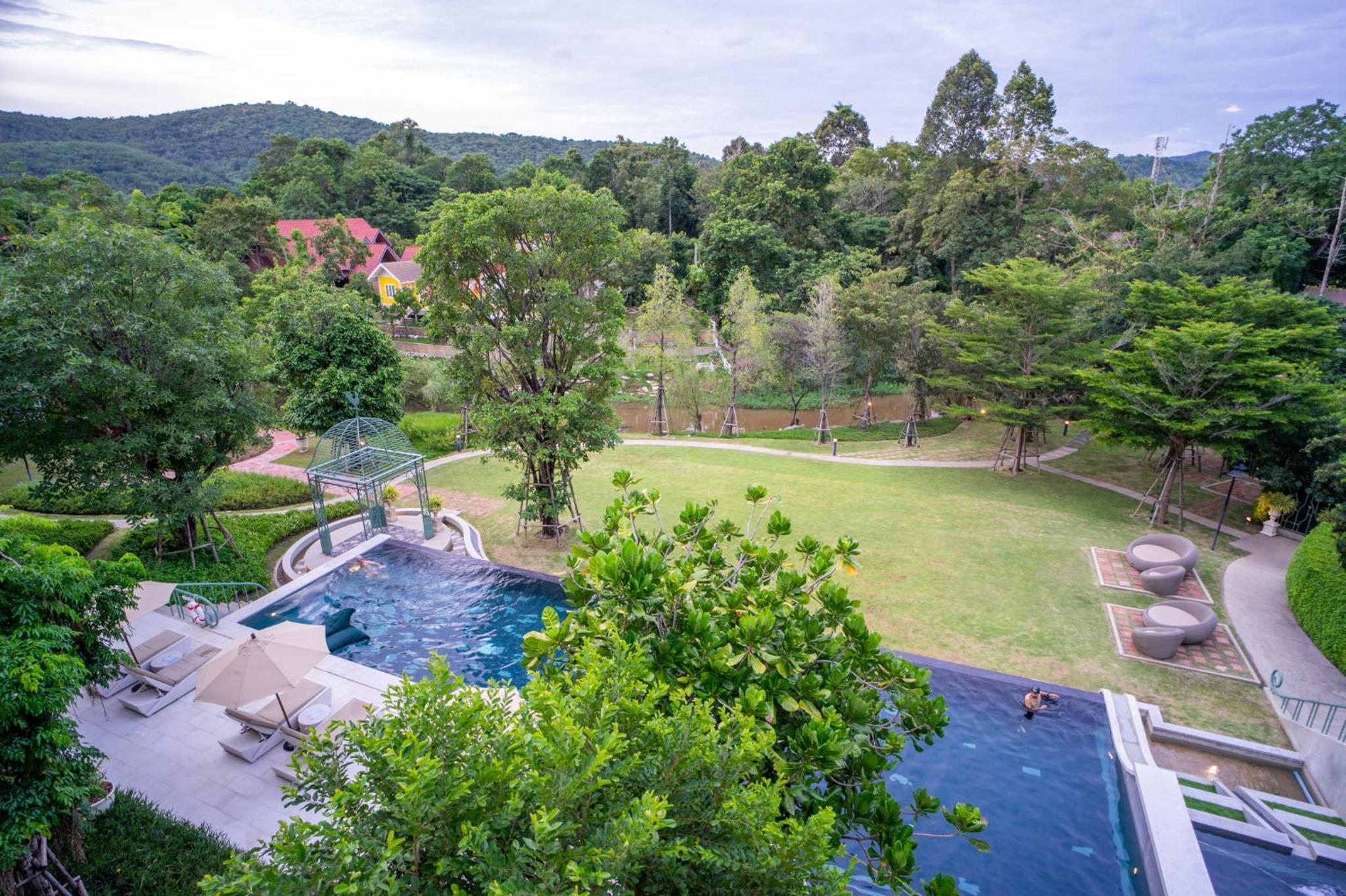 Deluxe Pool View (24 Hours Use of Room) photo 2