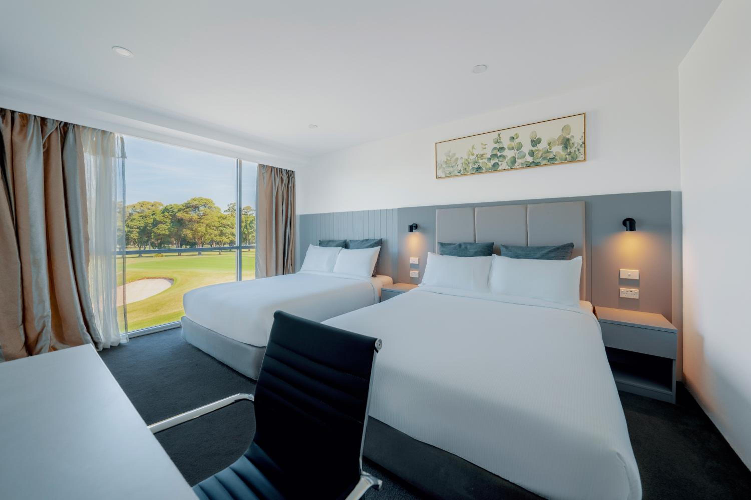 Deluxe Twin Room photo 3