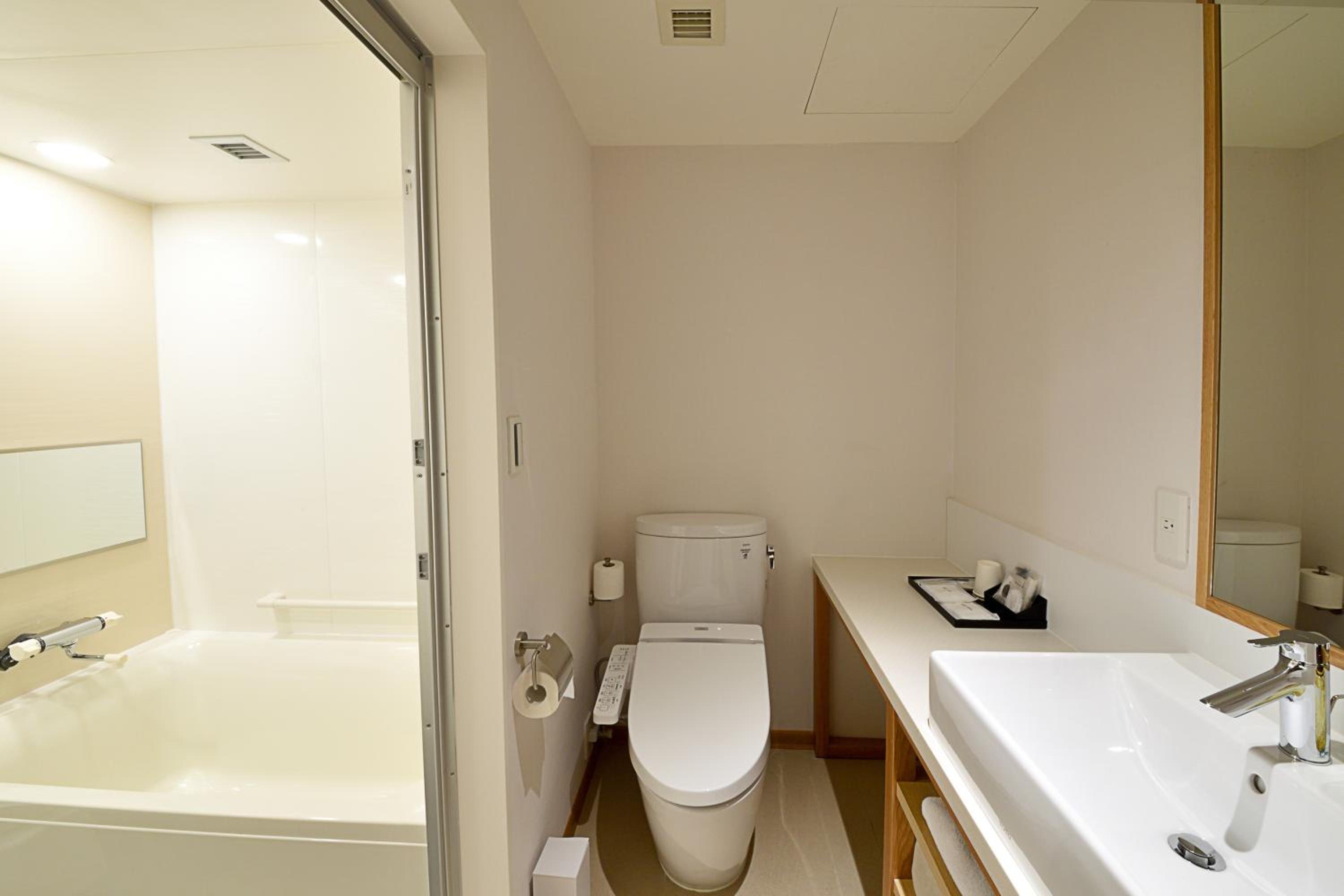 Connecting Room