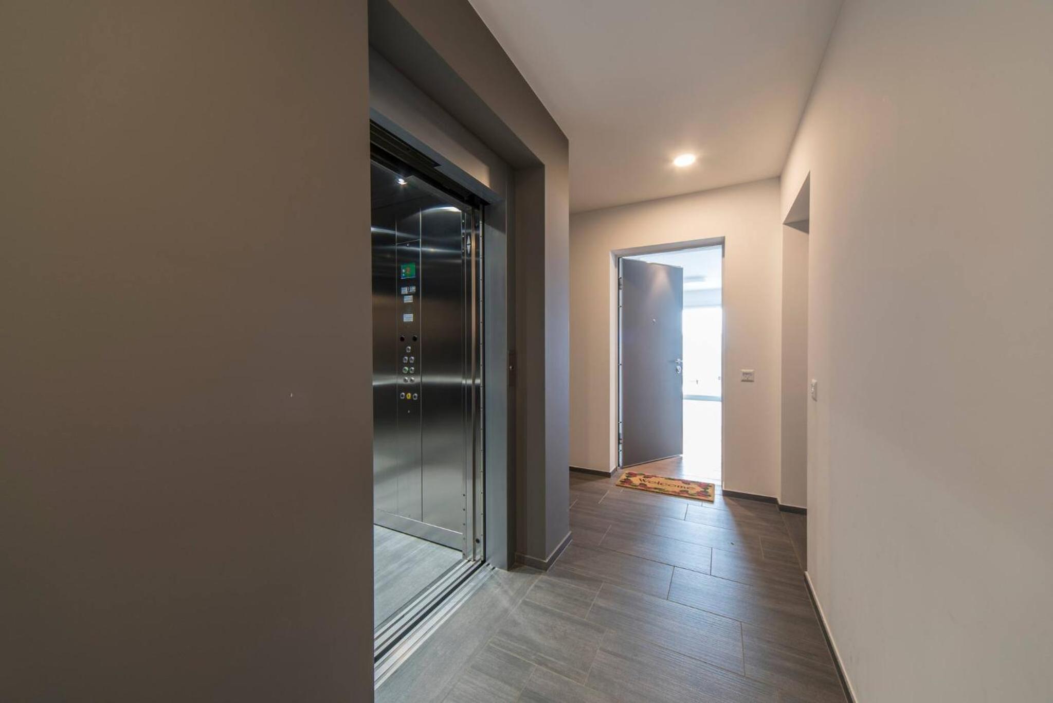 Apartment photo 2