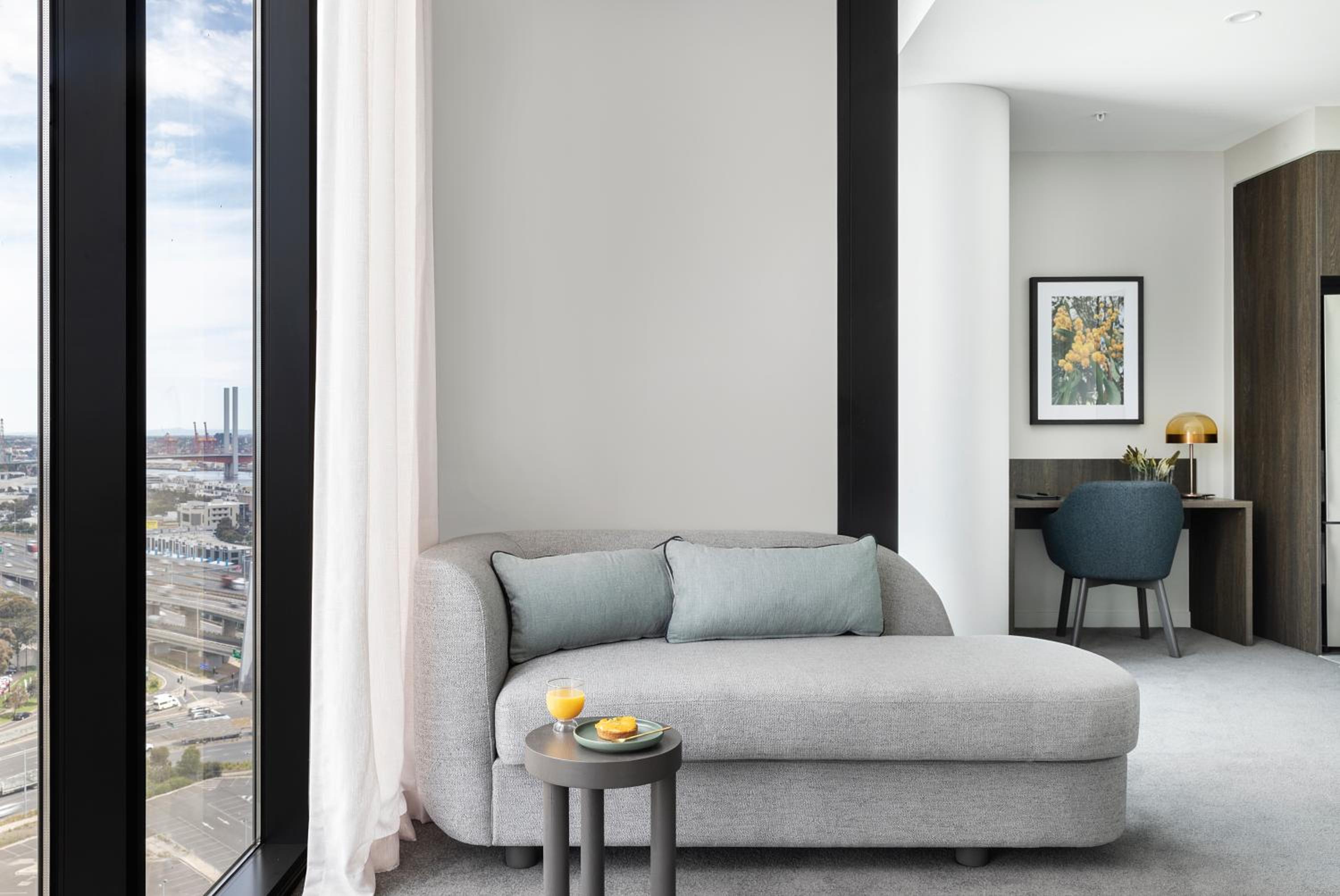 Deluxe One Bedroom Apartment Twin