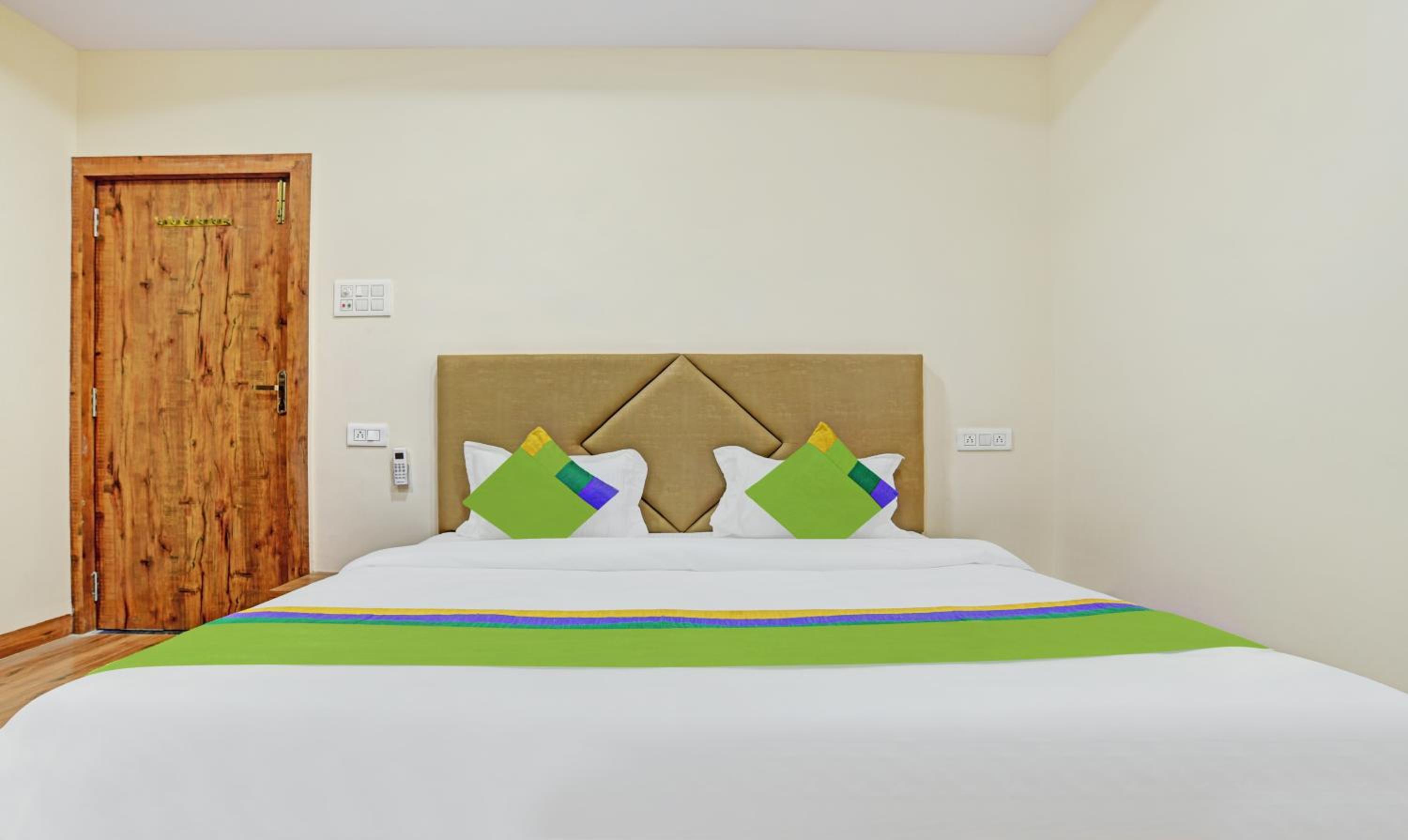 Standard Double Room - Photo 6