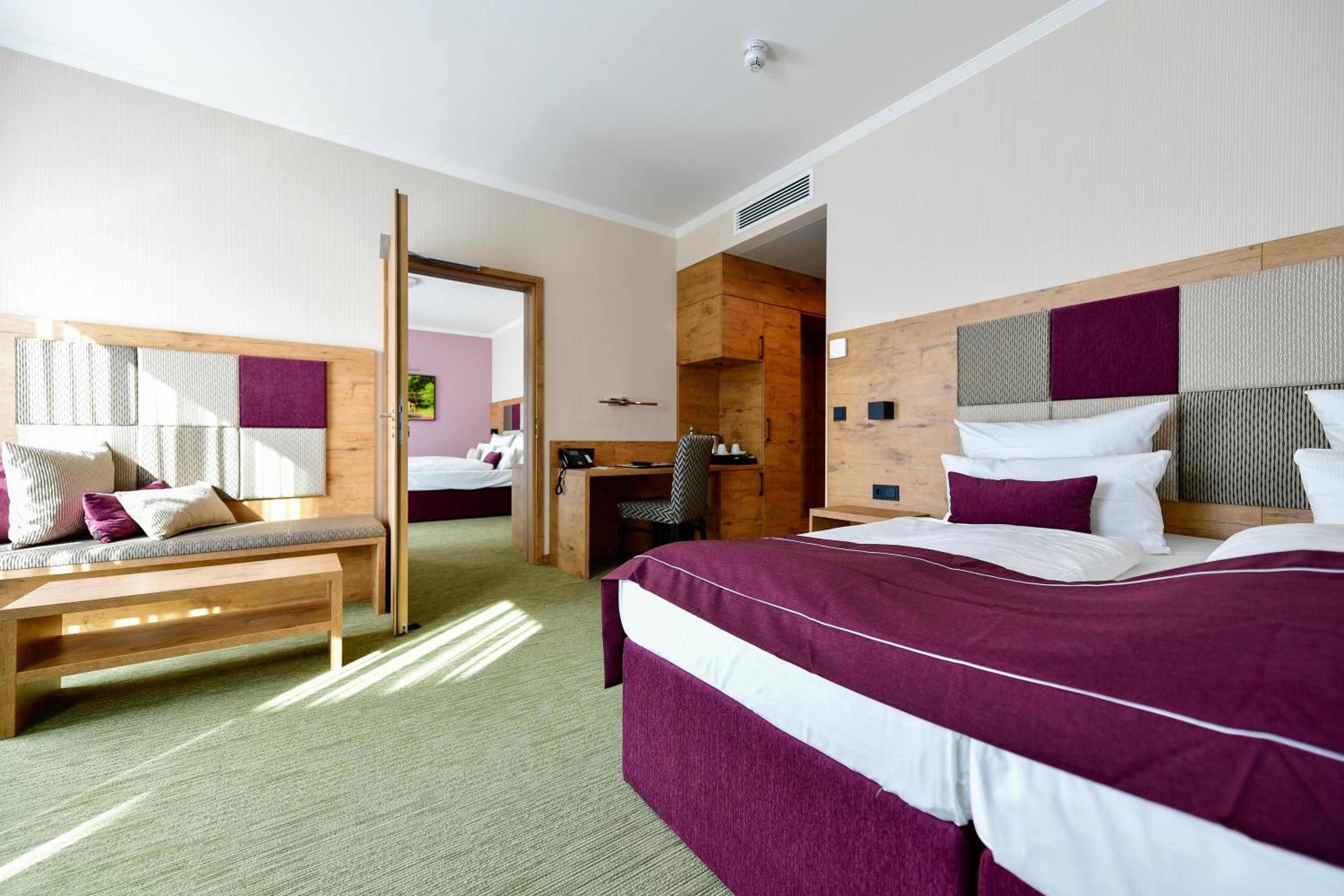 Comfort Twin Room with Roll-in Shower - Mobility Access - Photo 1