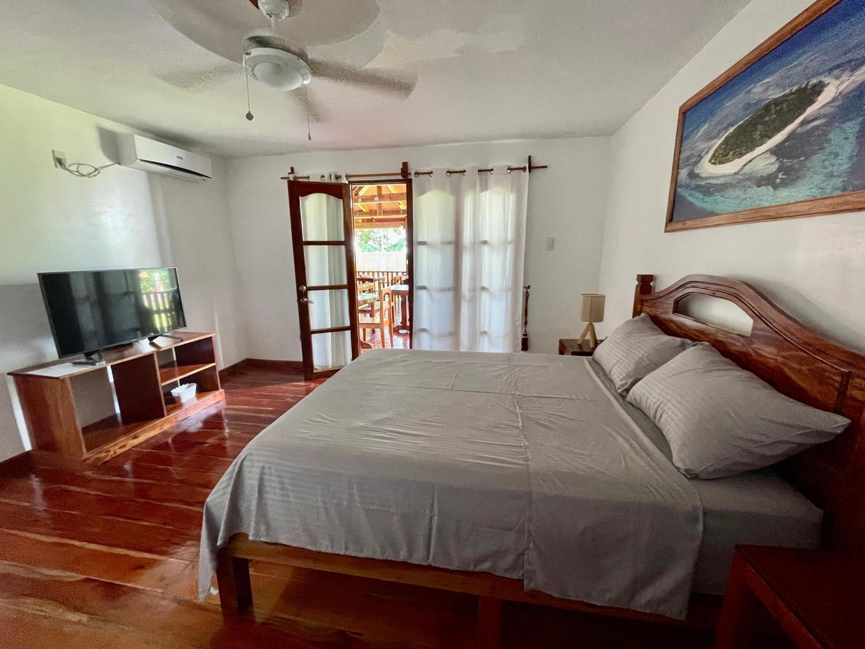 Budget Double Room - Photo 7