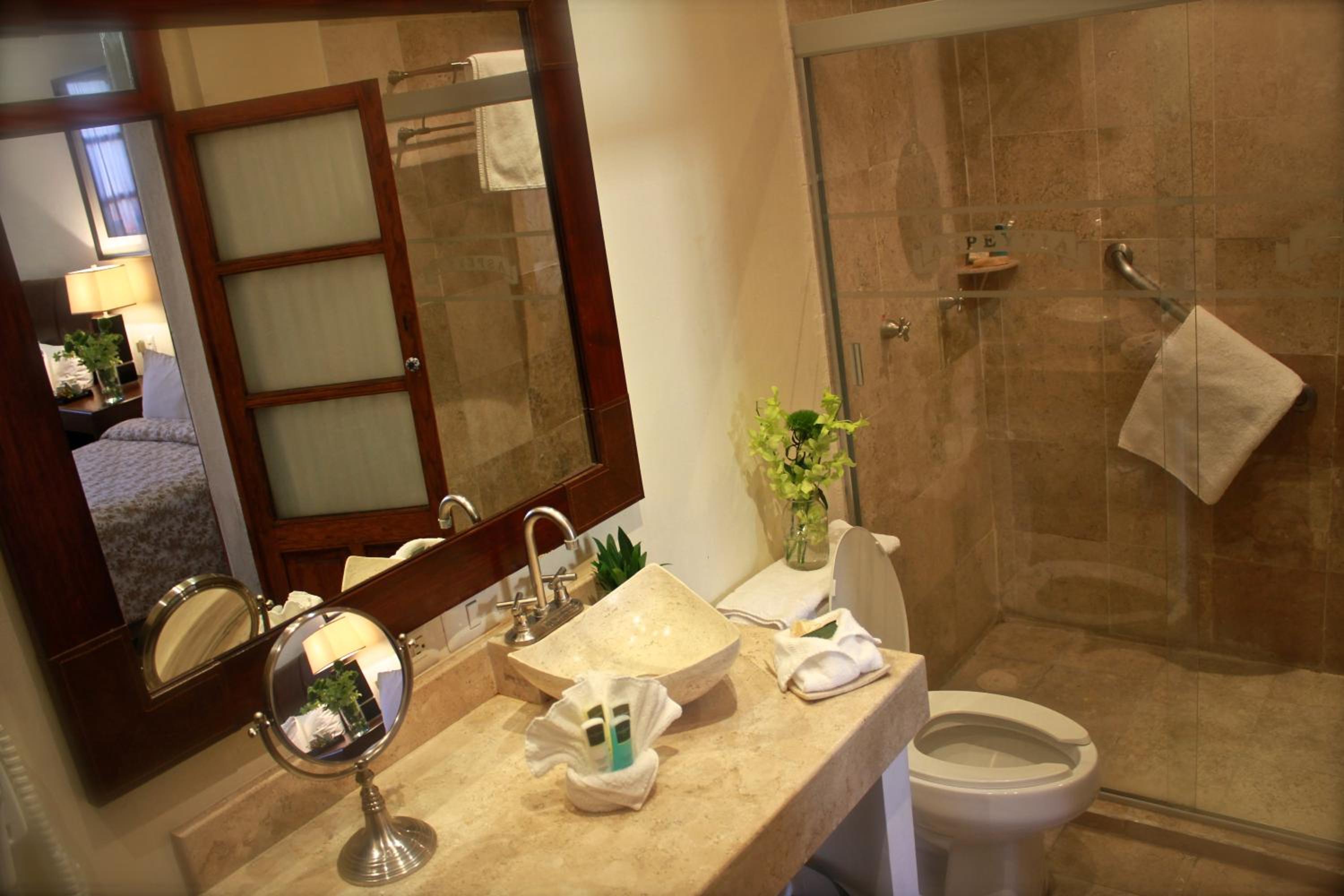 Double Room with Two Double Beds - Photo 2