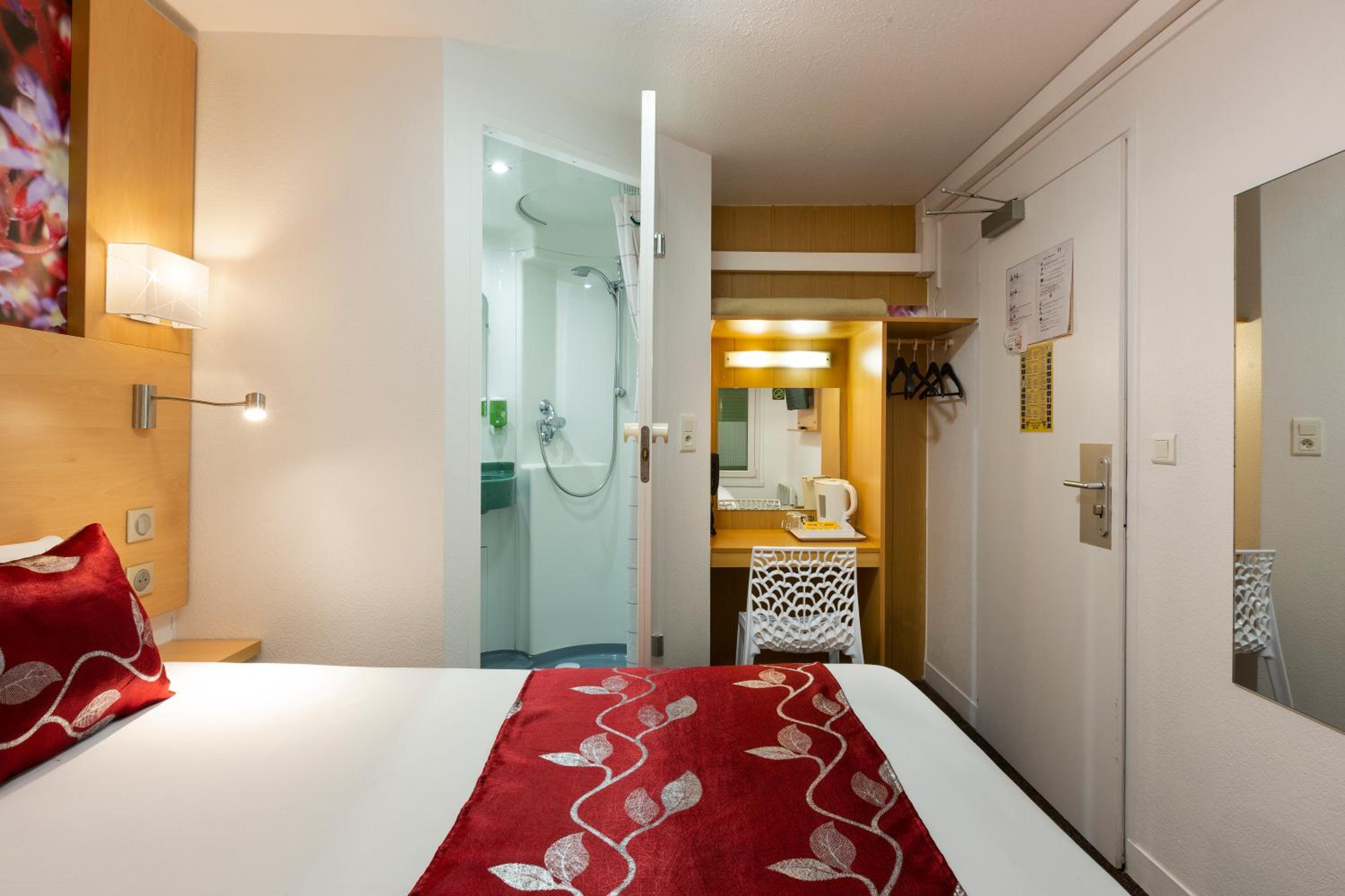 Twin Room - Photo 2